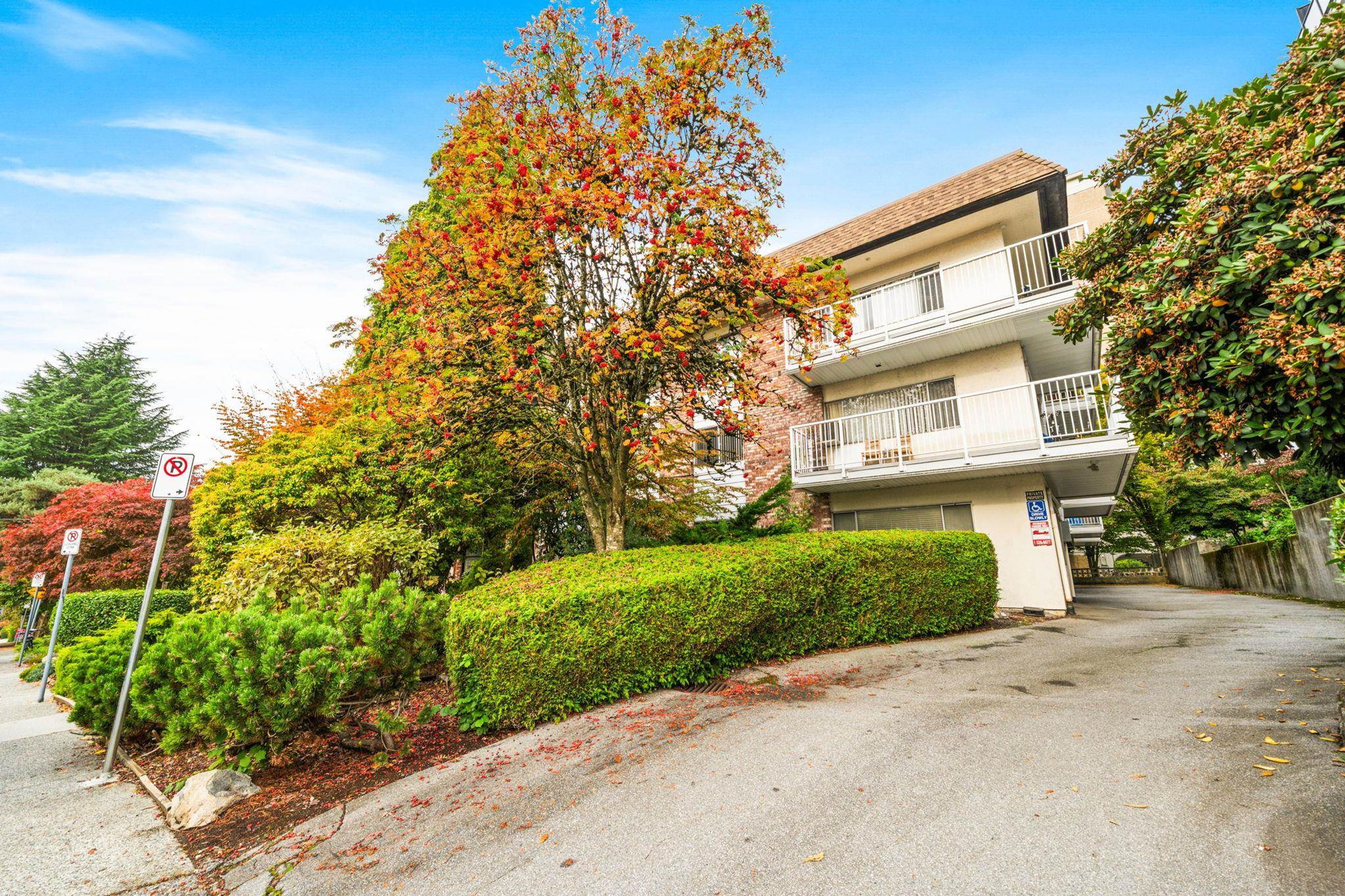 815 Fourth Avenue, New Westminster - Exteriors - Photo 3