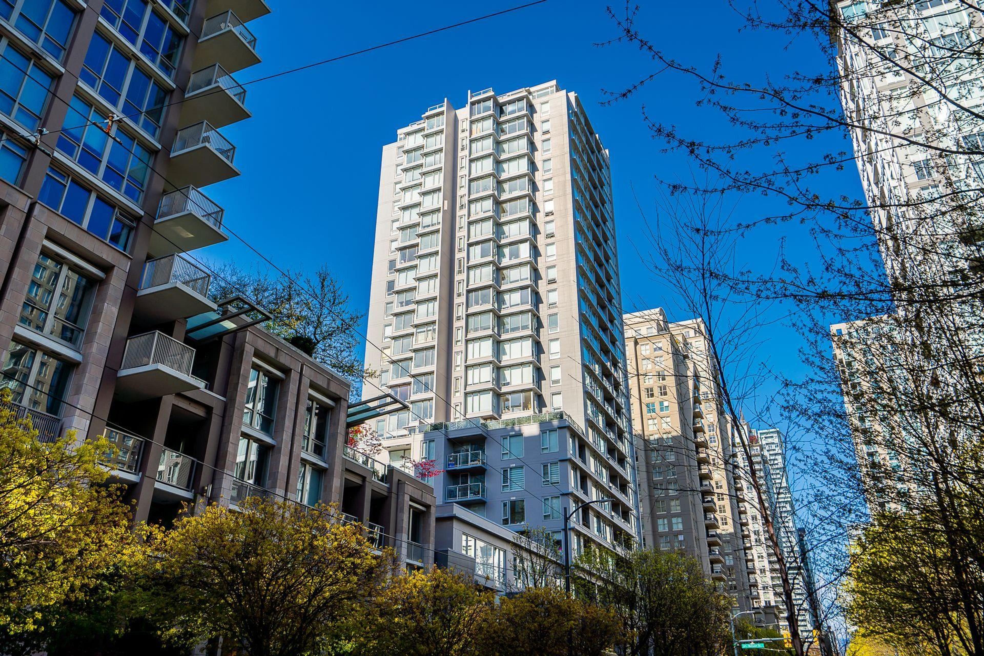 1001 Richards Street, Vancouver - Exteriors - Full Complex View - Photo 2