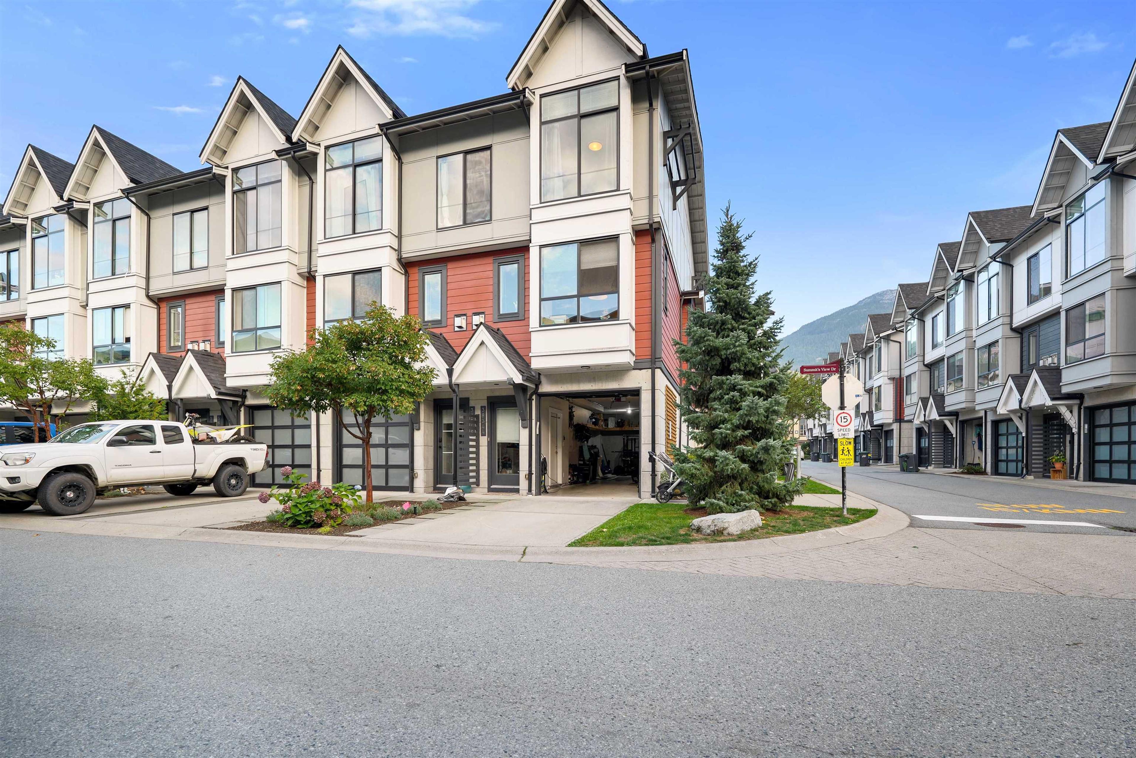 1220 Granite Drive, Squamish - Exteriors - Full Complex View - Photo 5