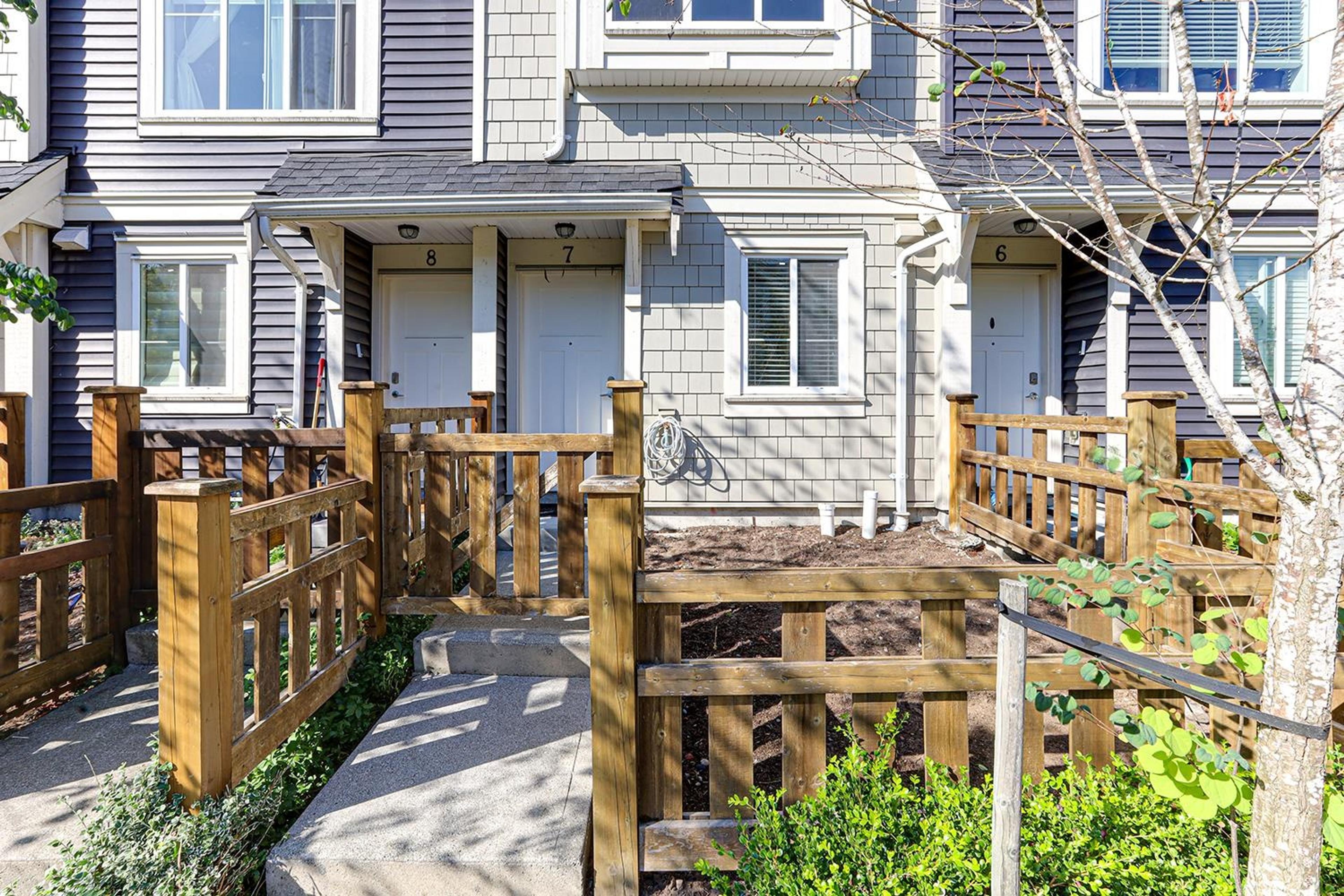 8699 158 Street, Surrey - Exteriors - Photo 4