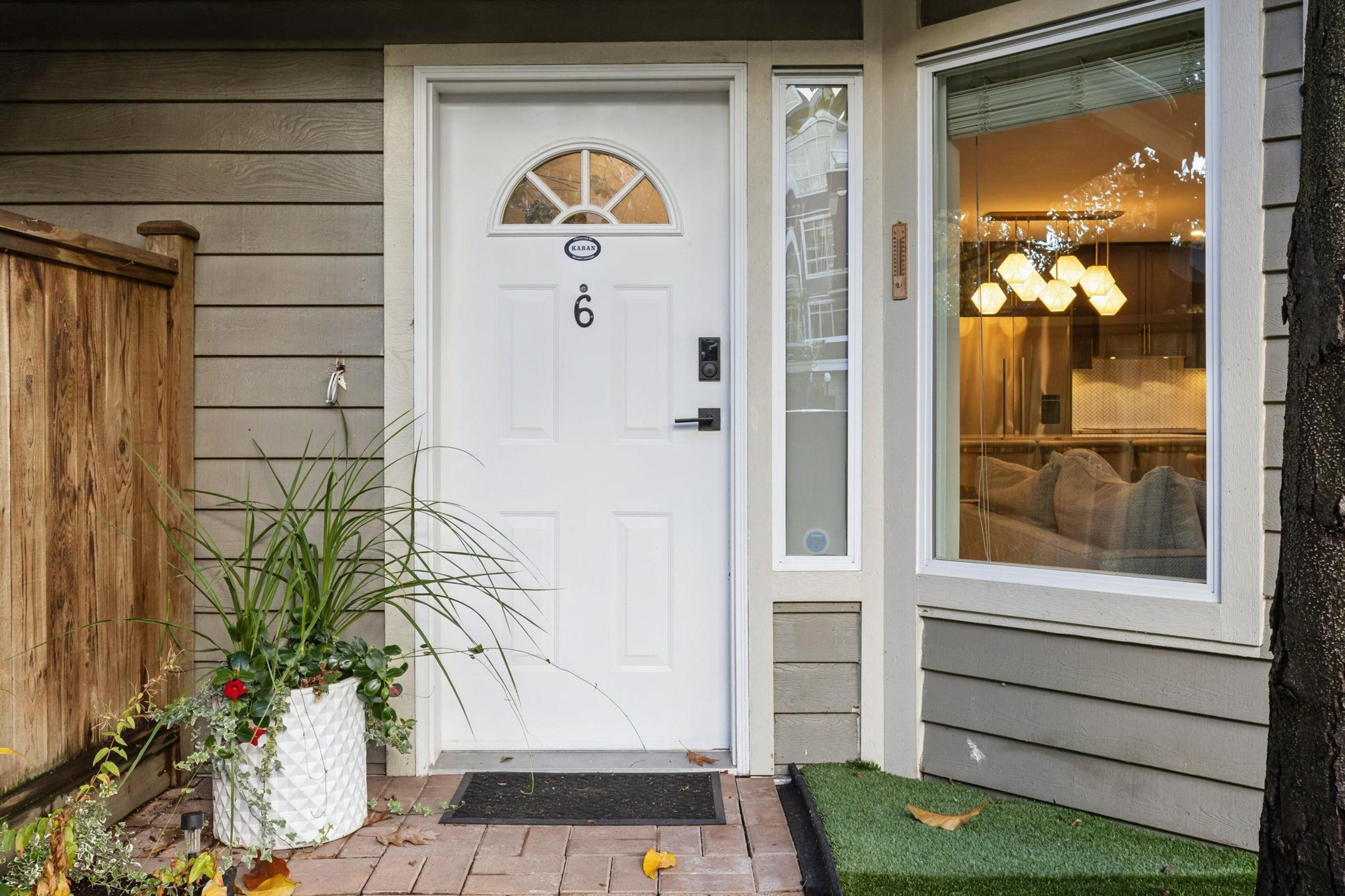 848 W 16th Street, North Vancouver - Exteriors - Photo 1