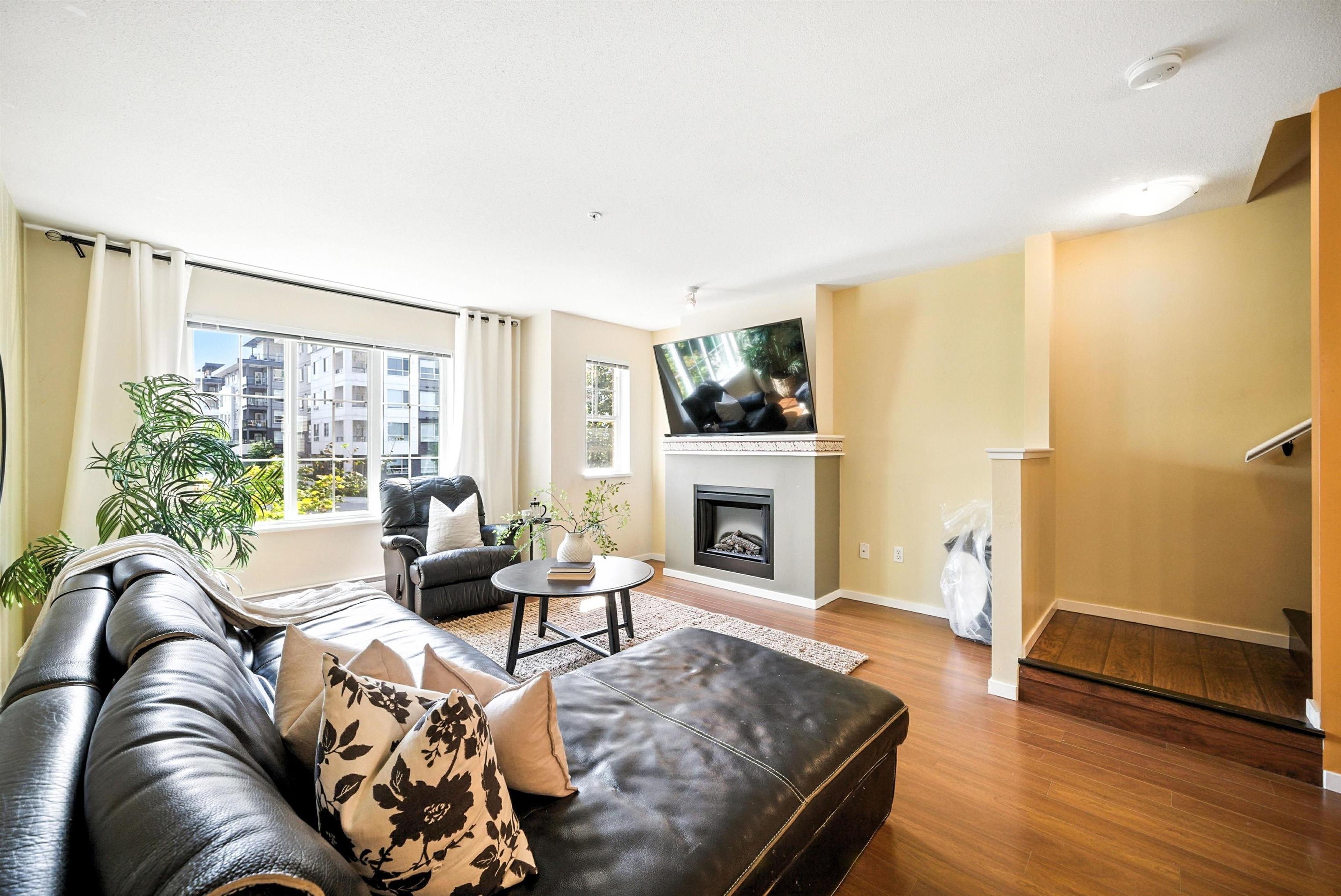 #51 20875 80 AVENUE - Image 2