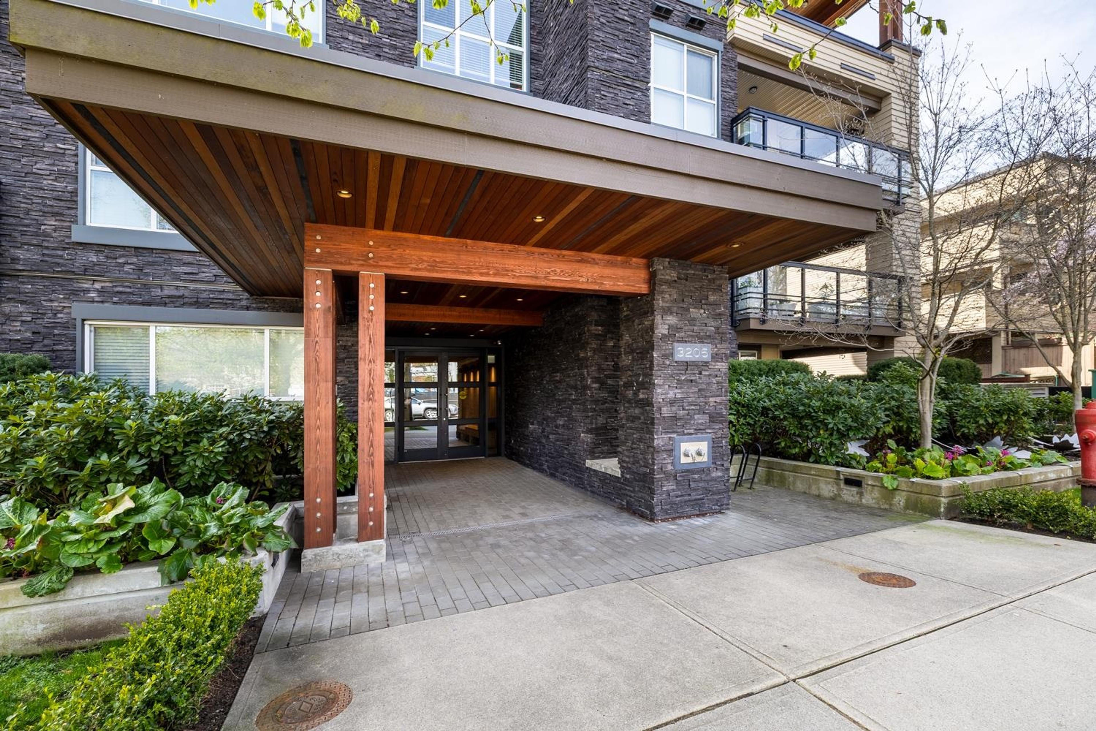 3205 Mountain Highway, North Vancouver - Exteriors - Photo 1