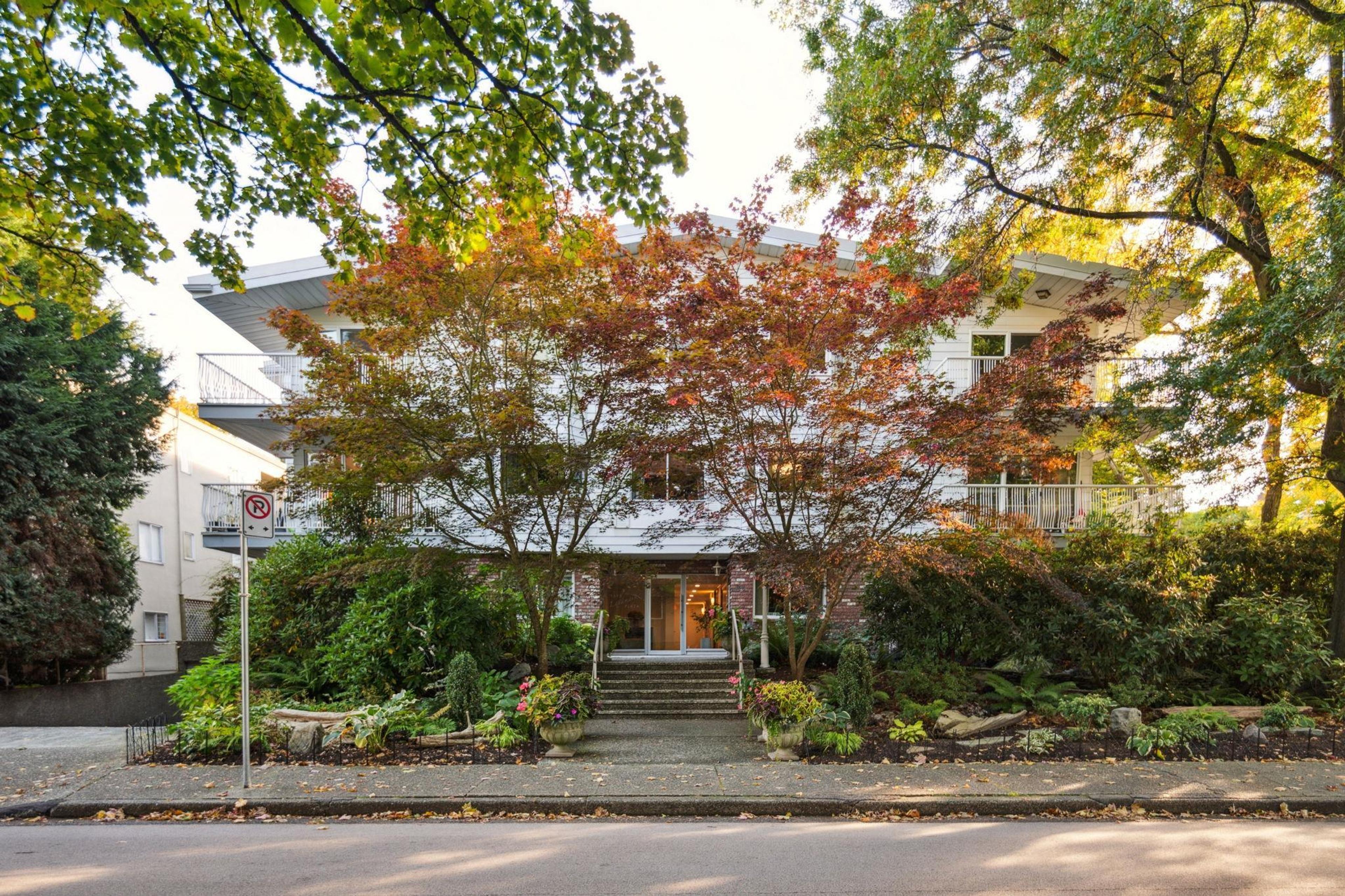 1696 W 10th Avenue, Vancouver - Exteriors - Full Complex View - Photo 2