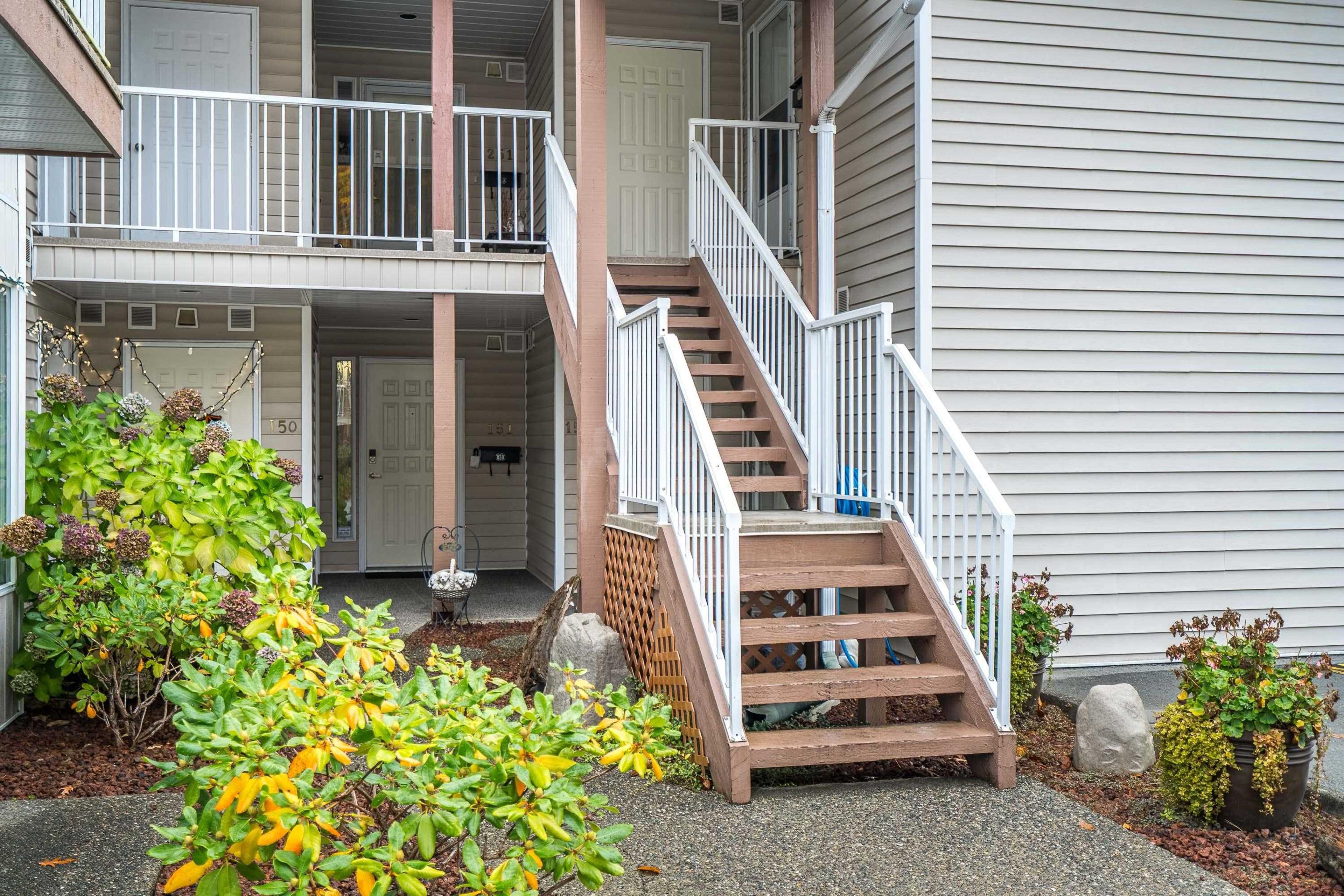 6875 121 Street, Surrey - Exteriors - Photo 2