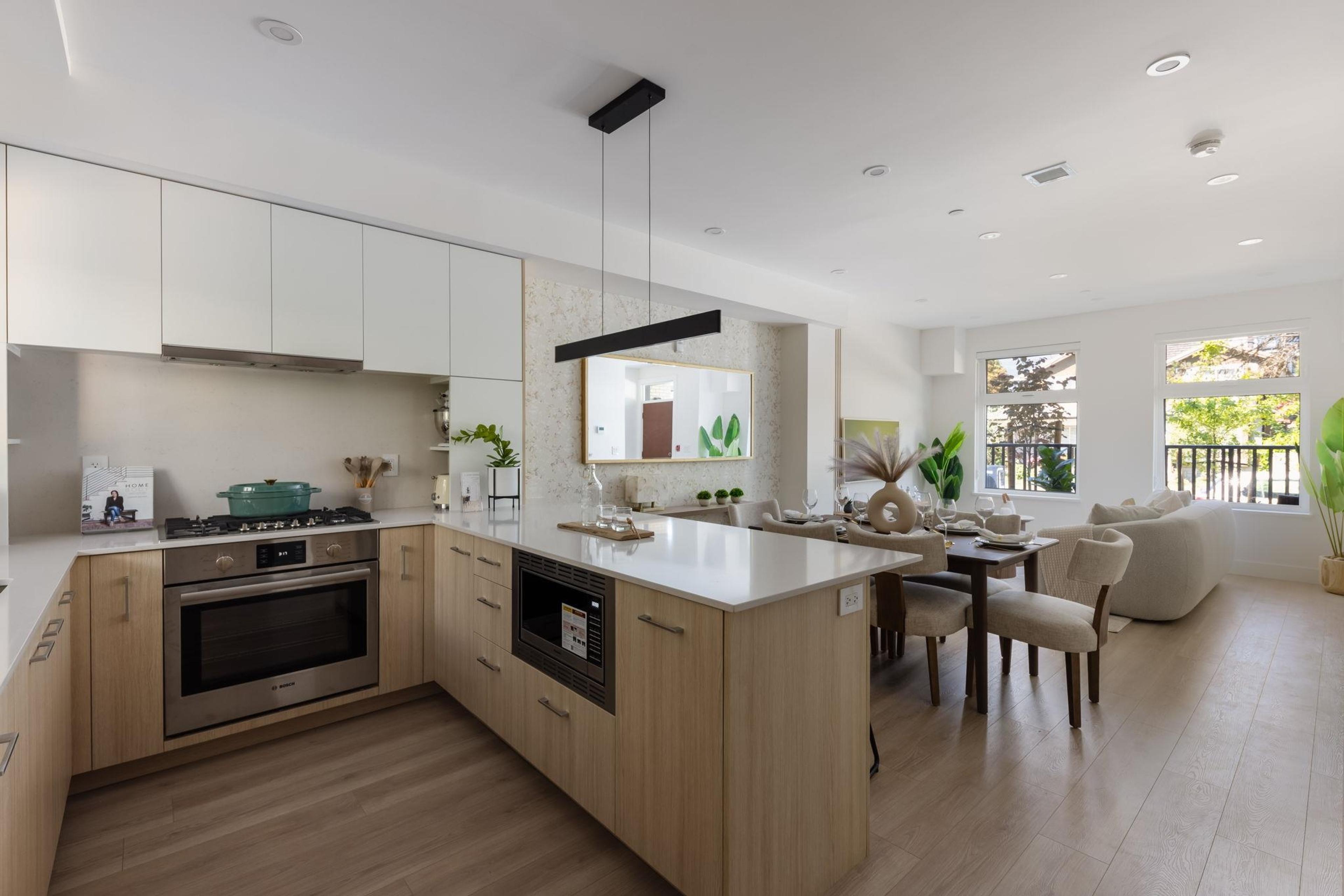 342 Mountain Highway, North Vancouver - Exteriors - Photo 2