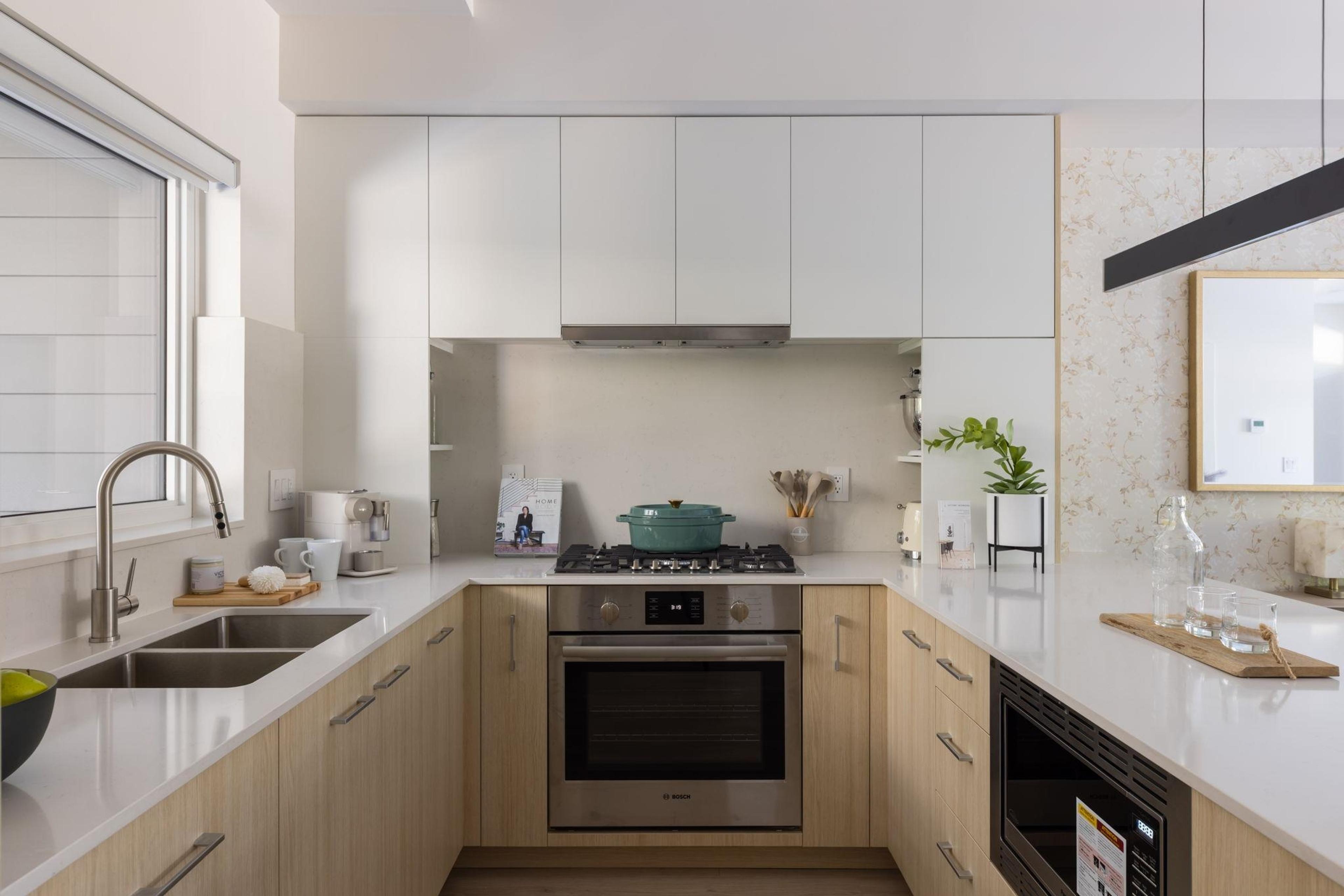 342 Mountain Highway, North Vancouver - Exteriors - Photo 4