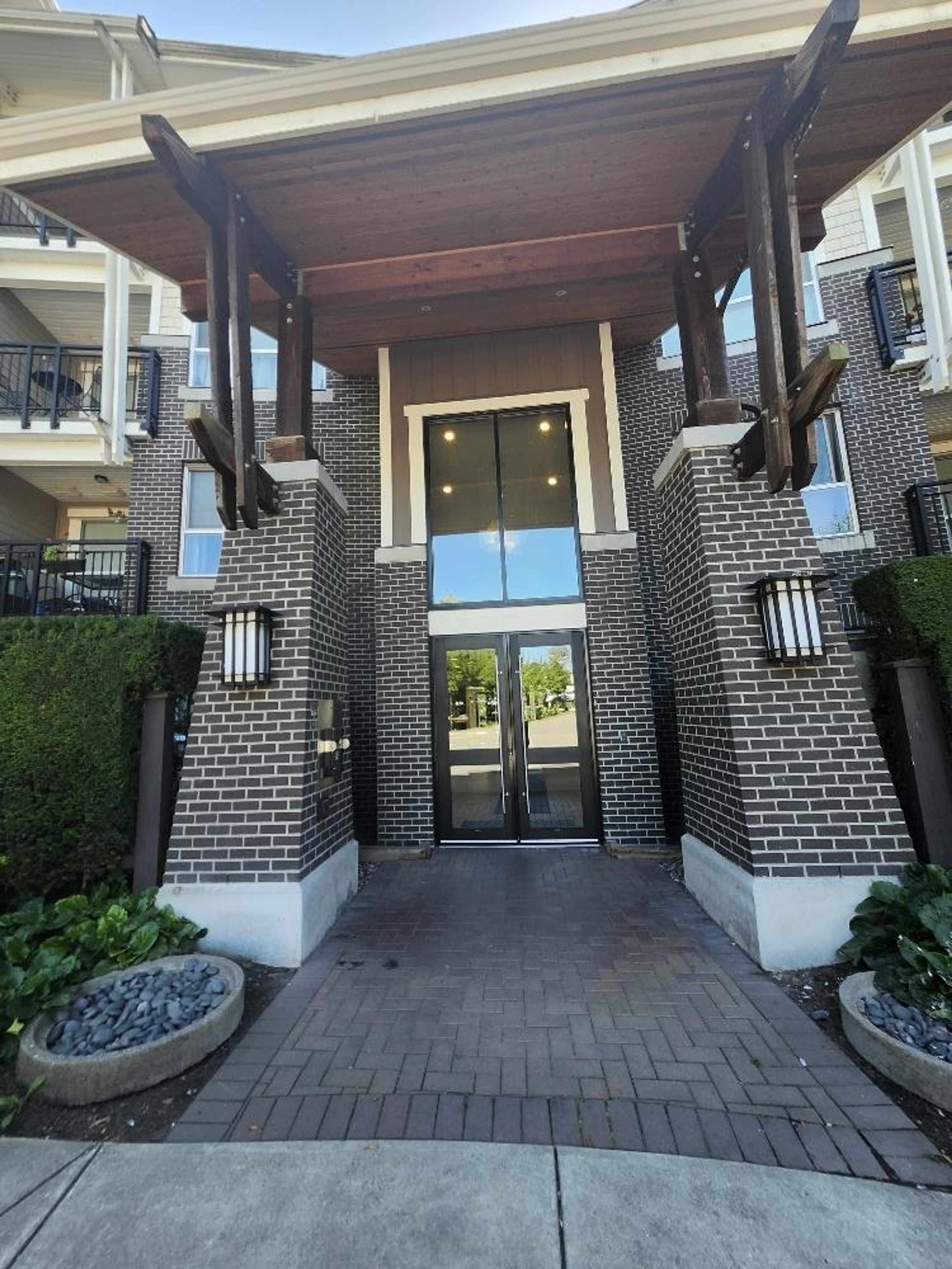 5788 Sidley Street, Burnaby - Exteriors - Photo 2