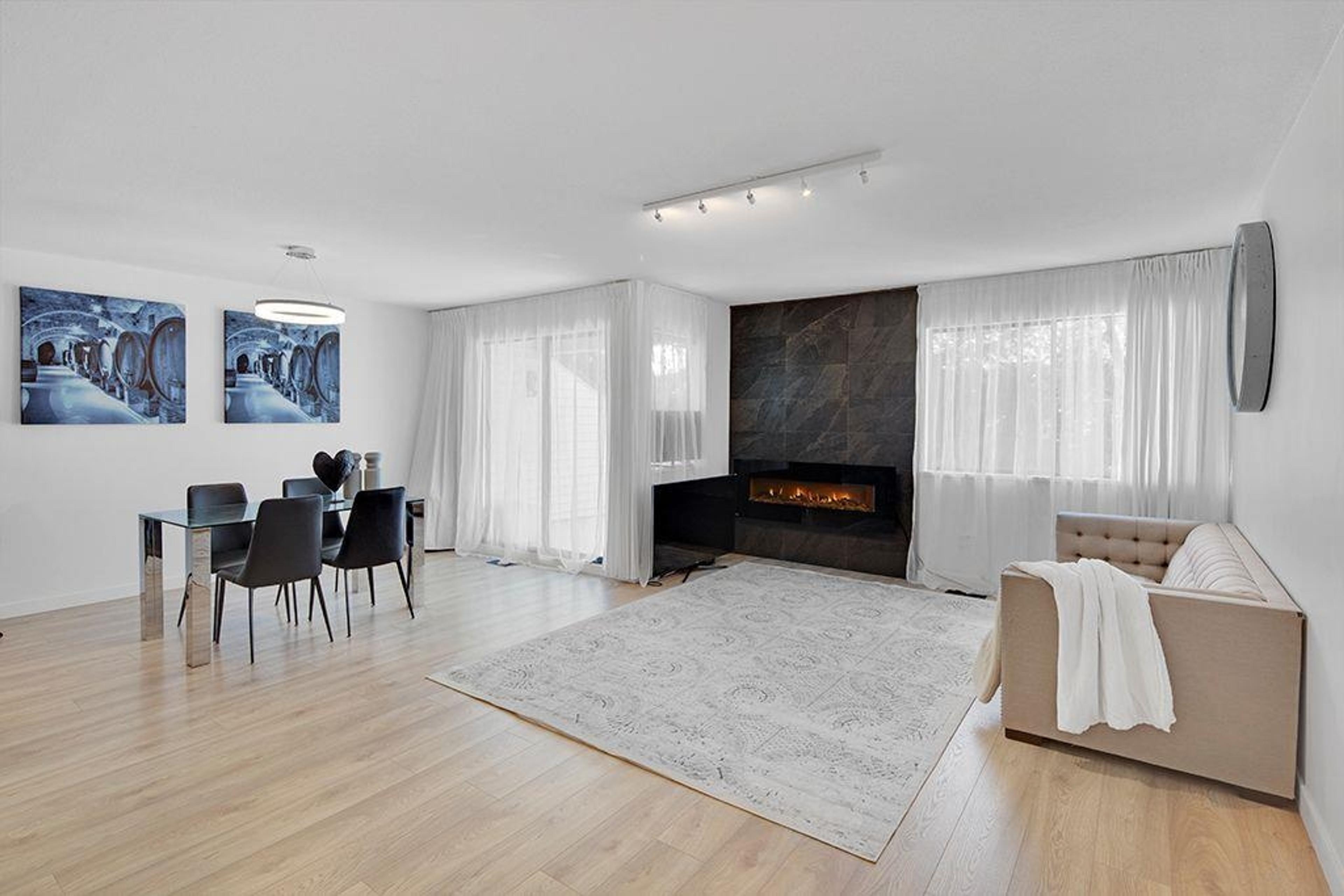 #208 1220 FALCON DRIVE - Image 2