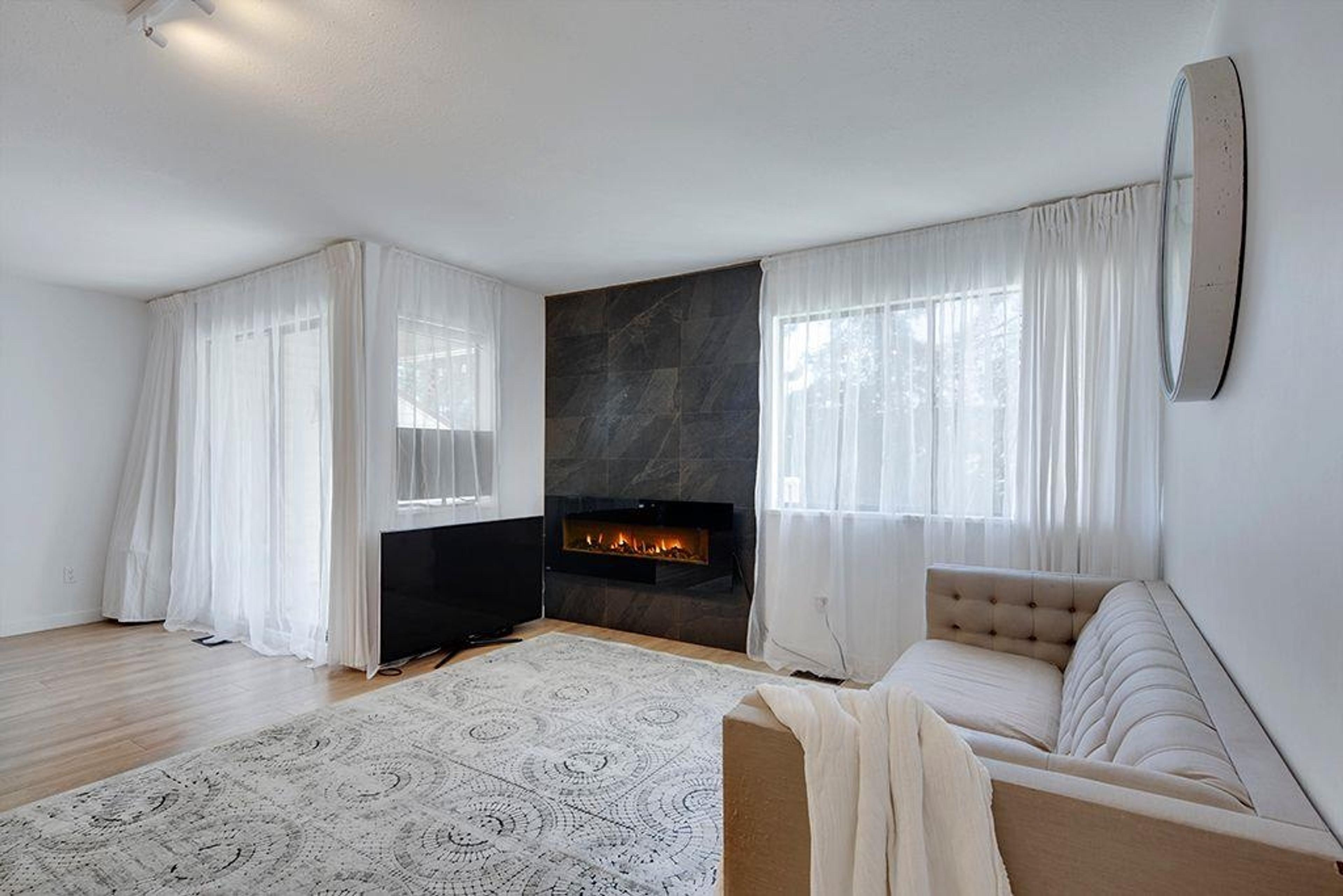 #208 1220 FALCON DRIVE - Image 3