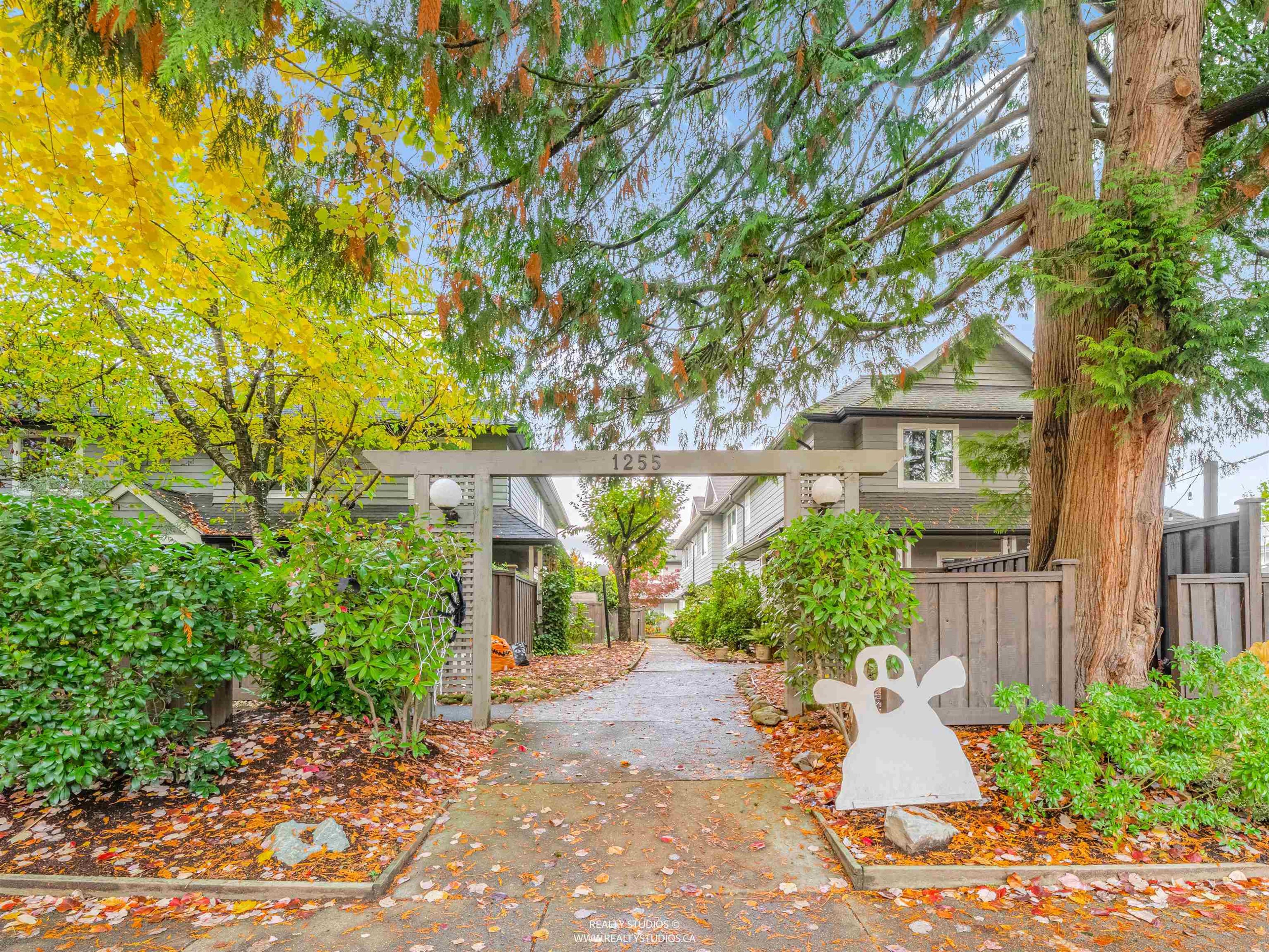 1255 E 15th Avenue, Vancouver - Exteriors - Full Complex View - Photo 4