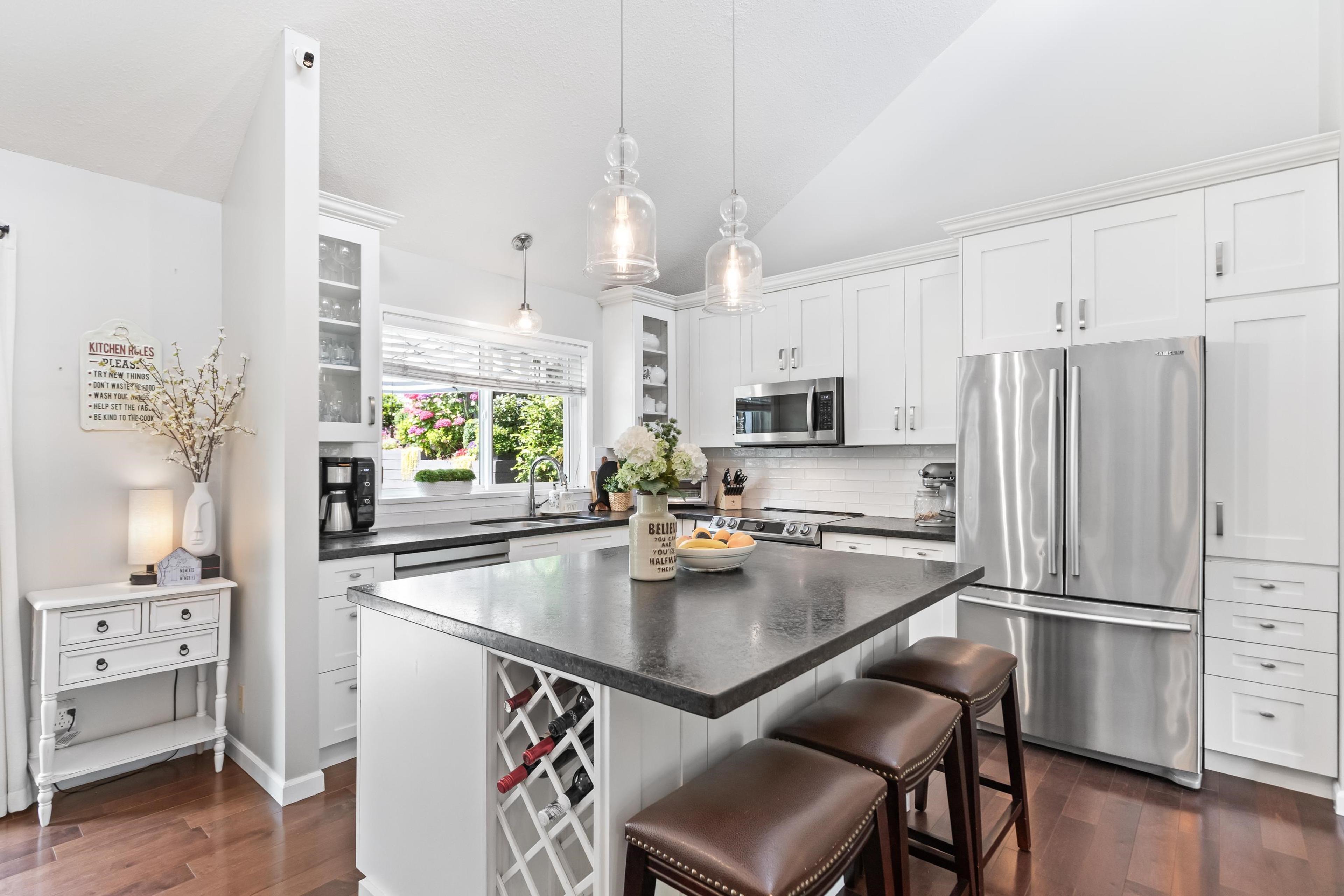 472 RIVERVIEW CRESCENT - Image 2