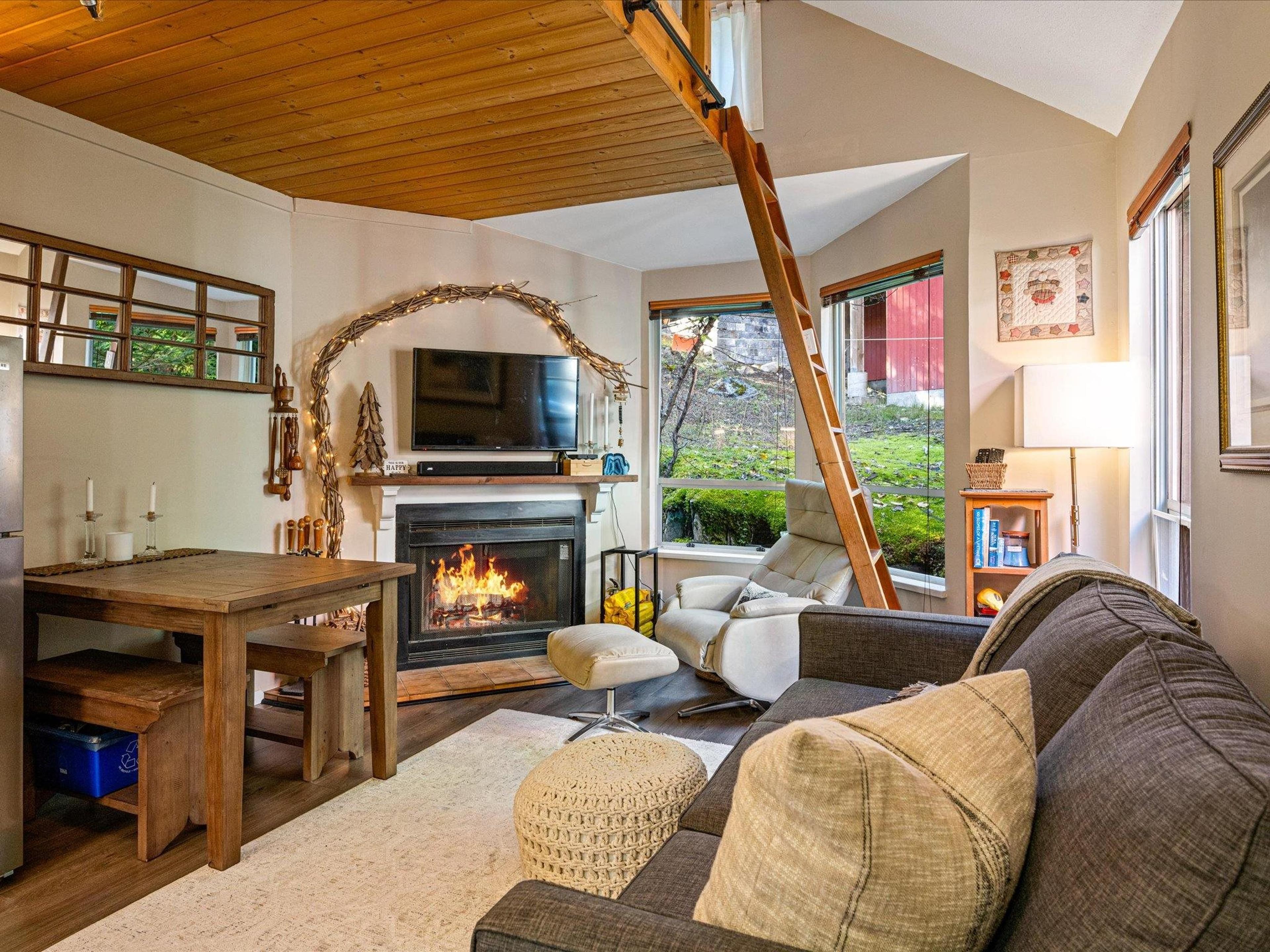 #4 2227 SAPPORO DRIVE - Image 3