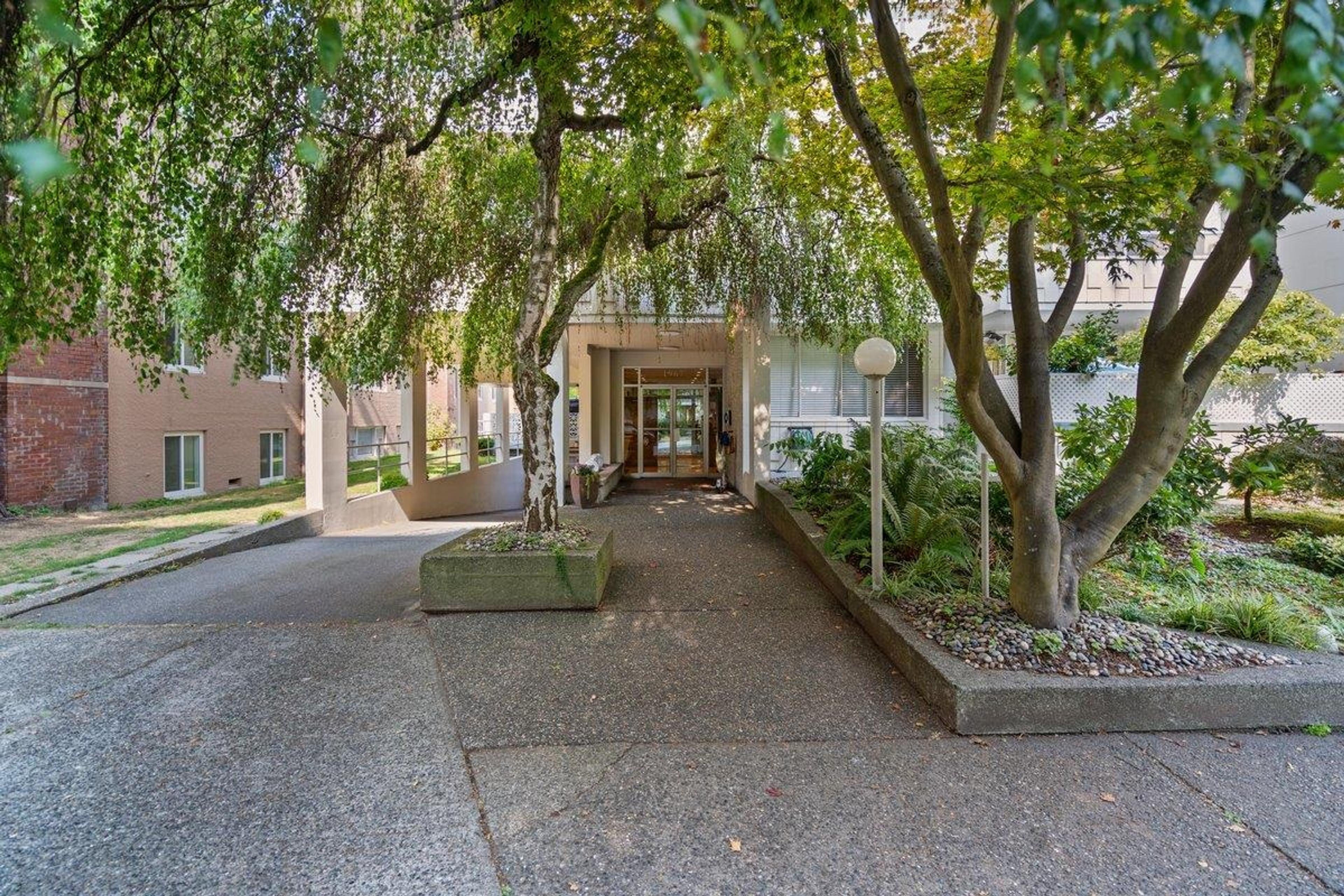 1967 Barclay Street, Vancouver - Exteriors - Photo 2