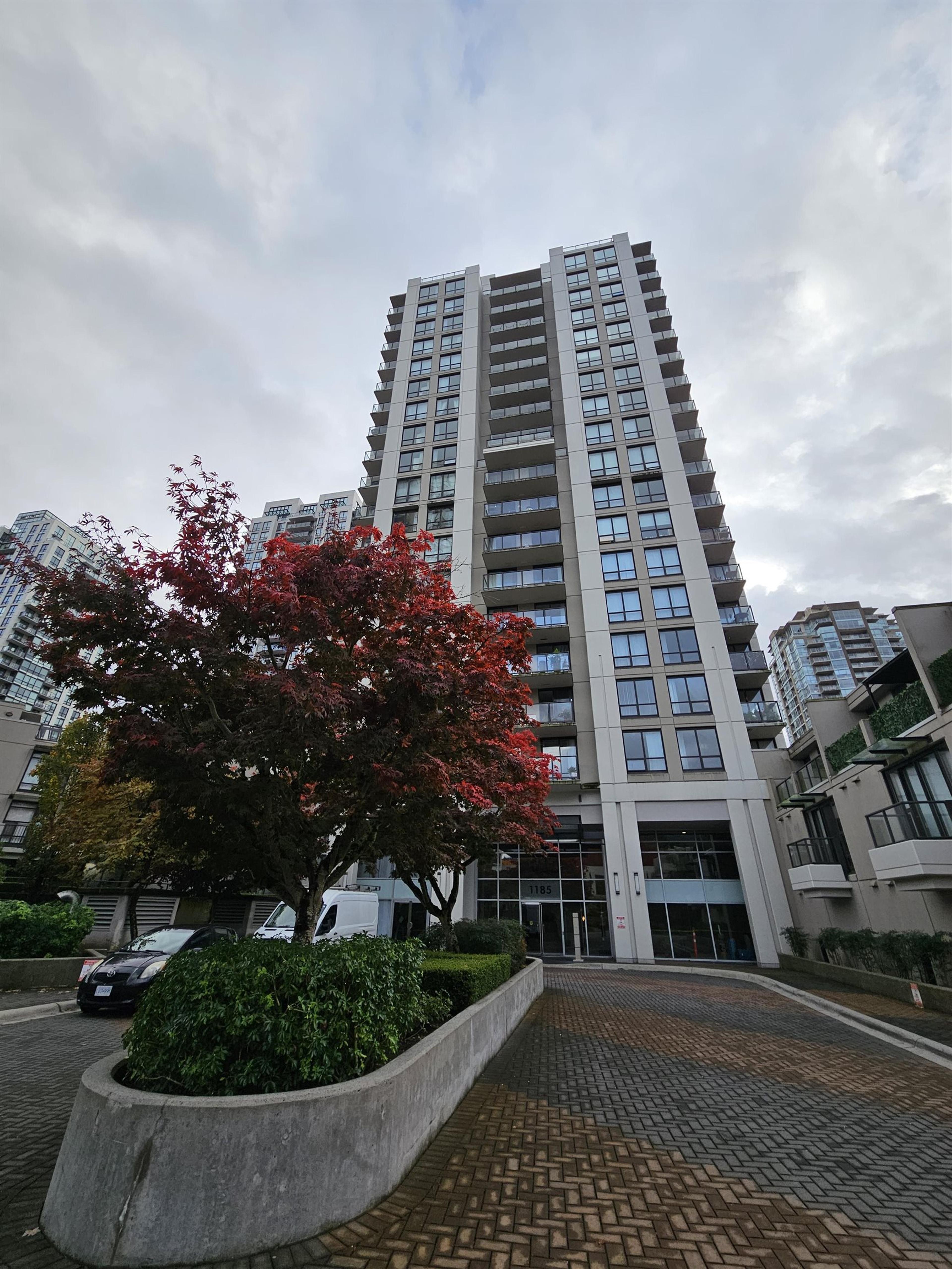 #1406 1185 THE HIGH STREET - Image 3