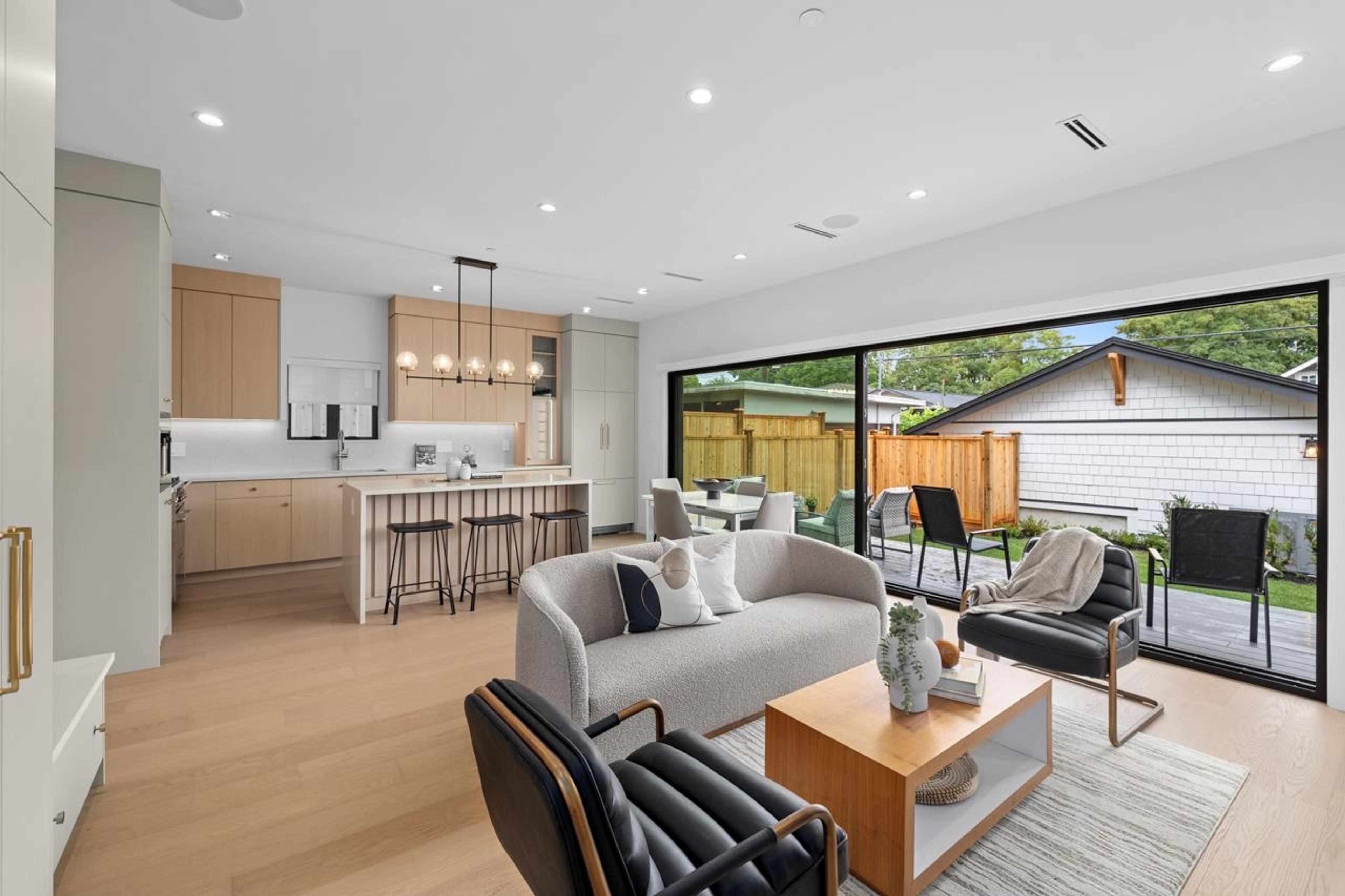 #2 2247 PARKER STREET - Image 2