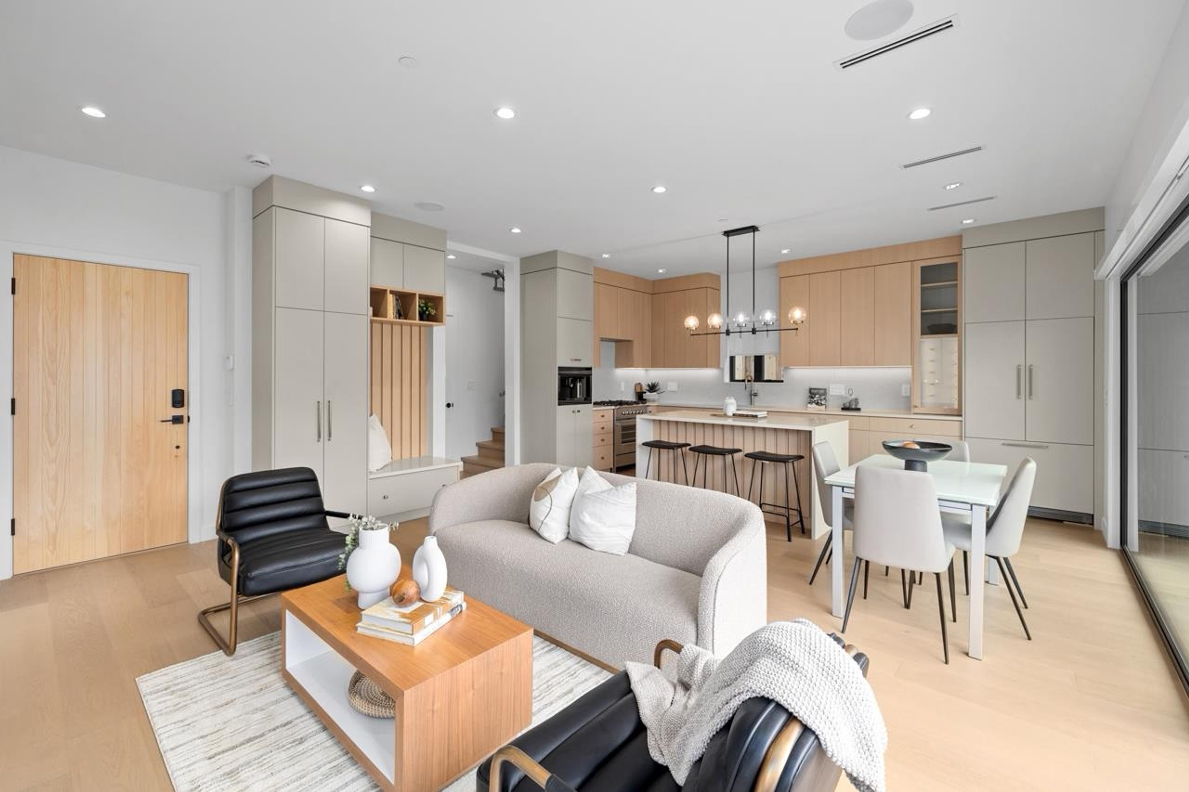 #2 2247 PARKER STREET - Image 3