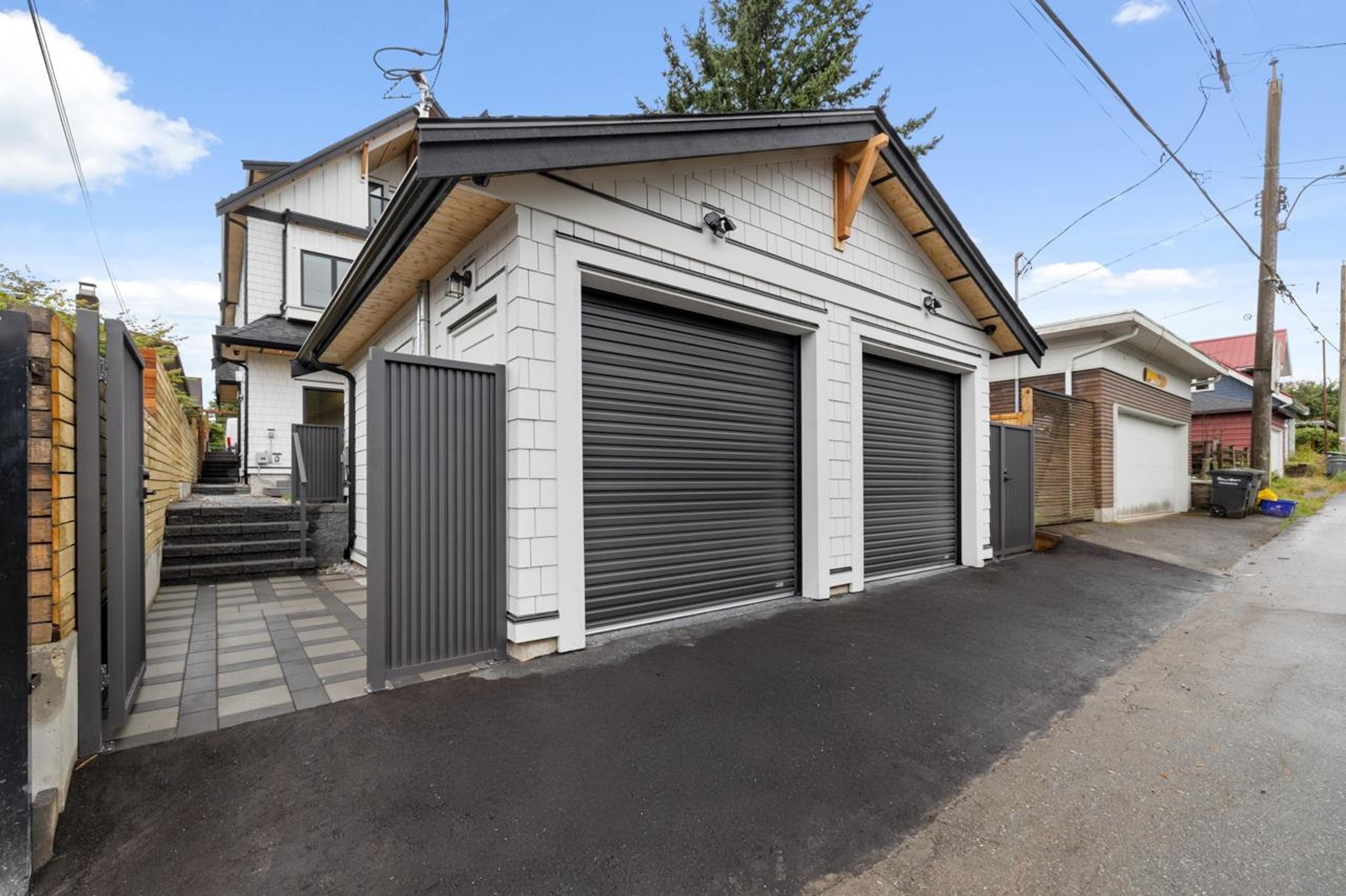 2247 Parker Street, Vancouver - Exteriors - Photo 2