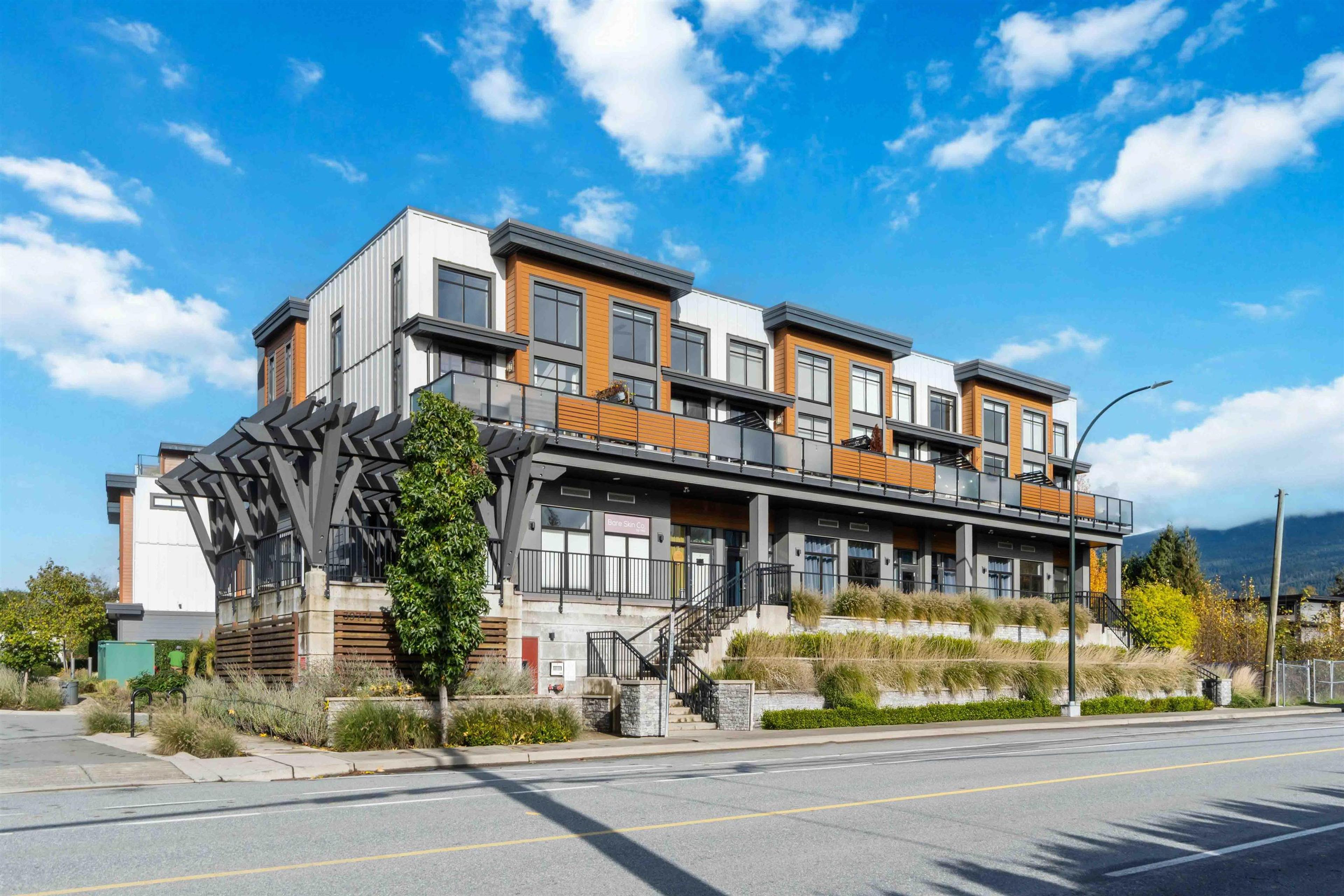 39769 Government Road, Squamish - Exteriors - Full Complex View - Photo 4