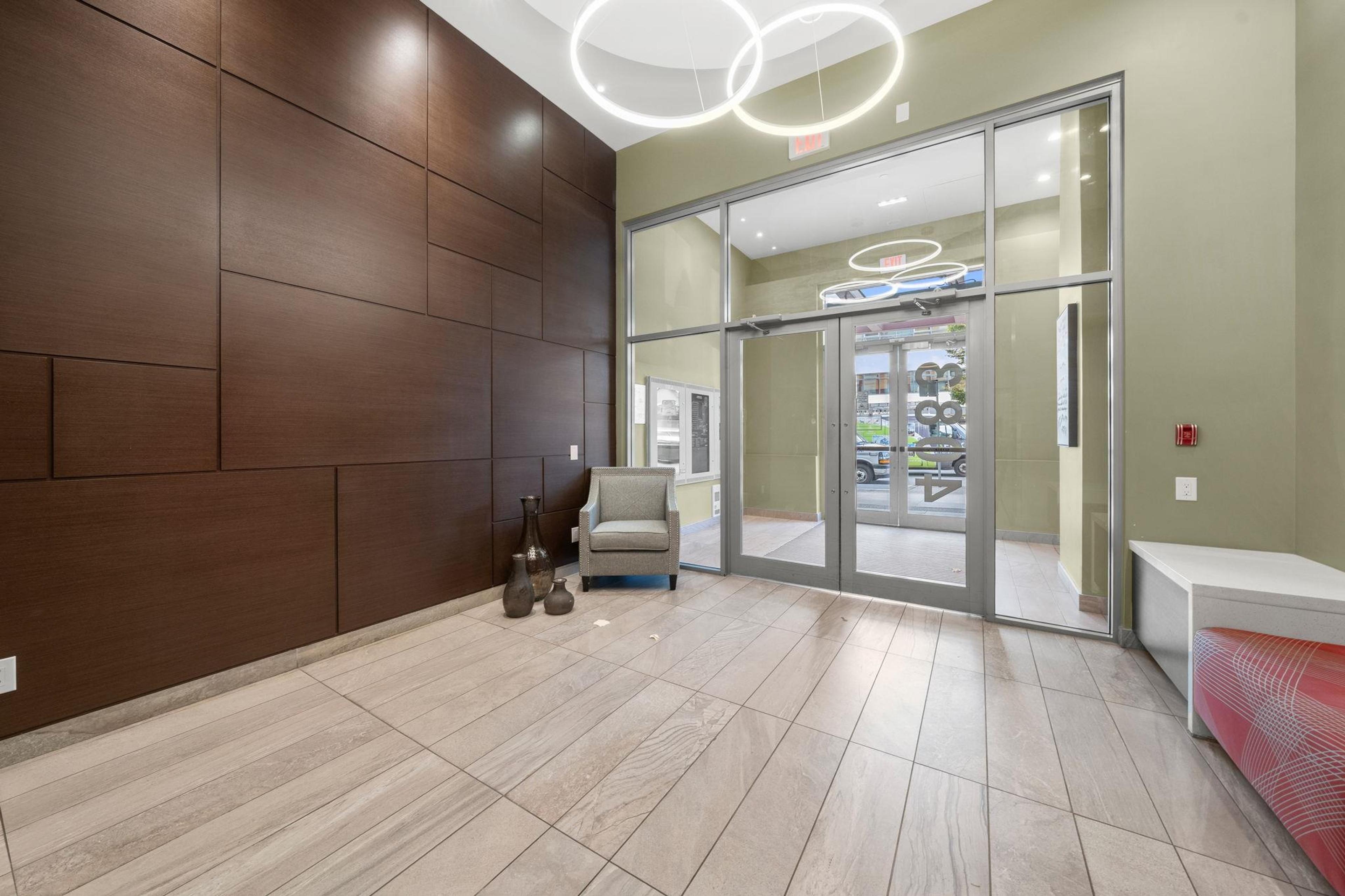4083 Cambie Street, Vancouver - Common Areas - Lobbies / Hallways / Foyers - Photo 1