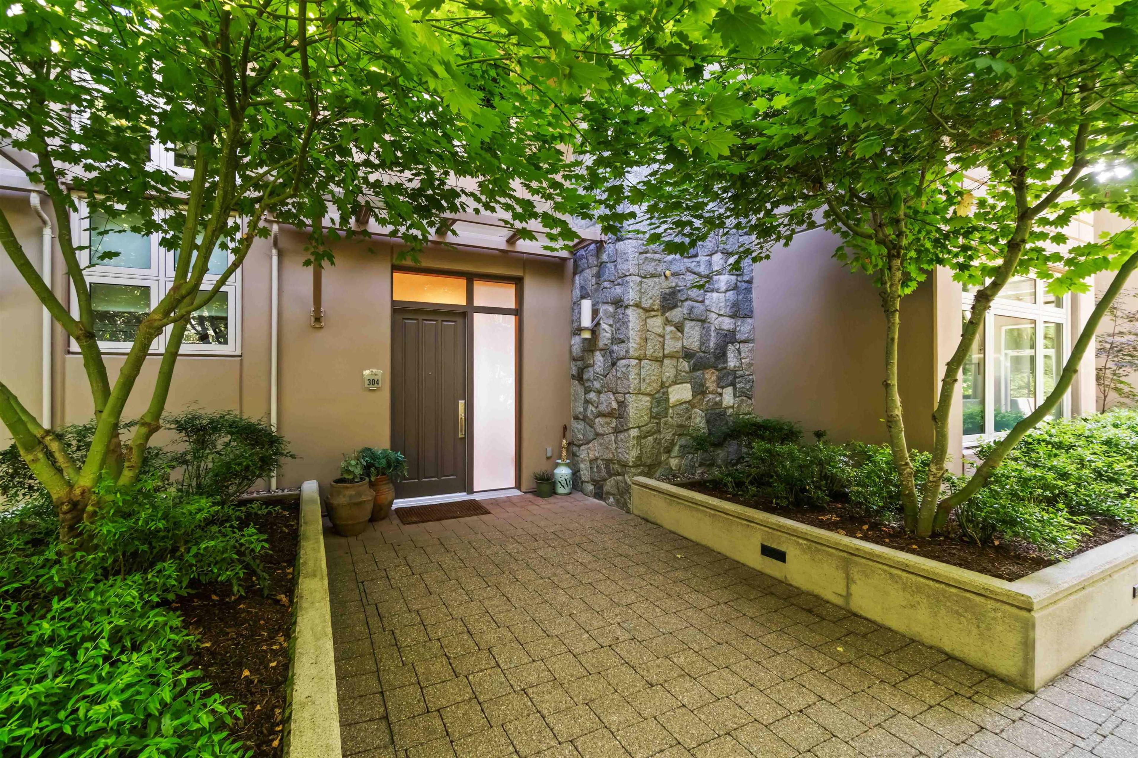 2535 Garden Court, West Vancouver - Exteriors - Photo 1