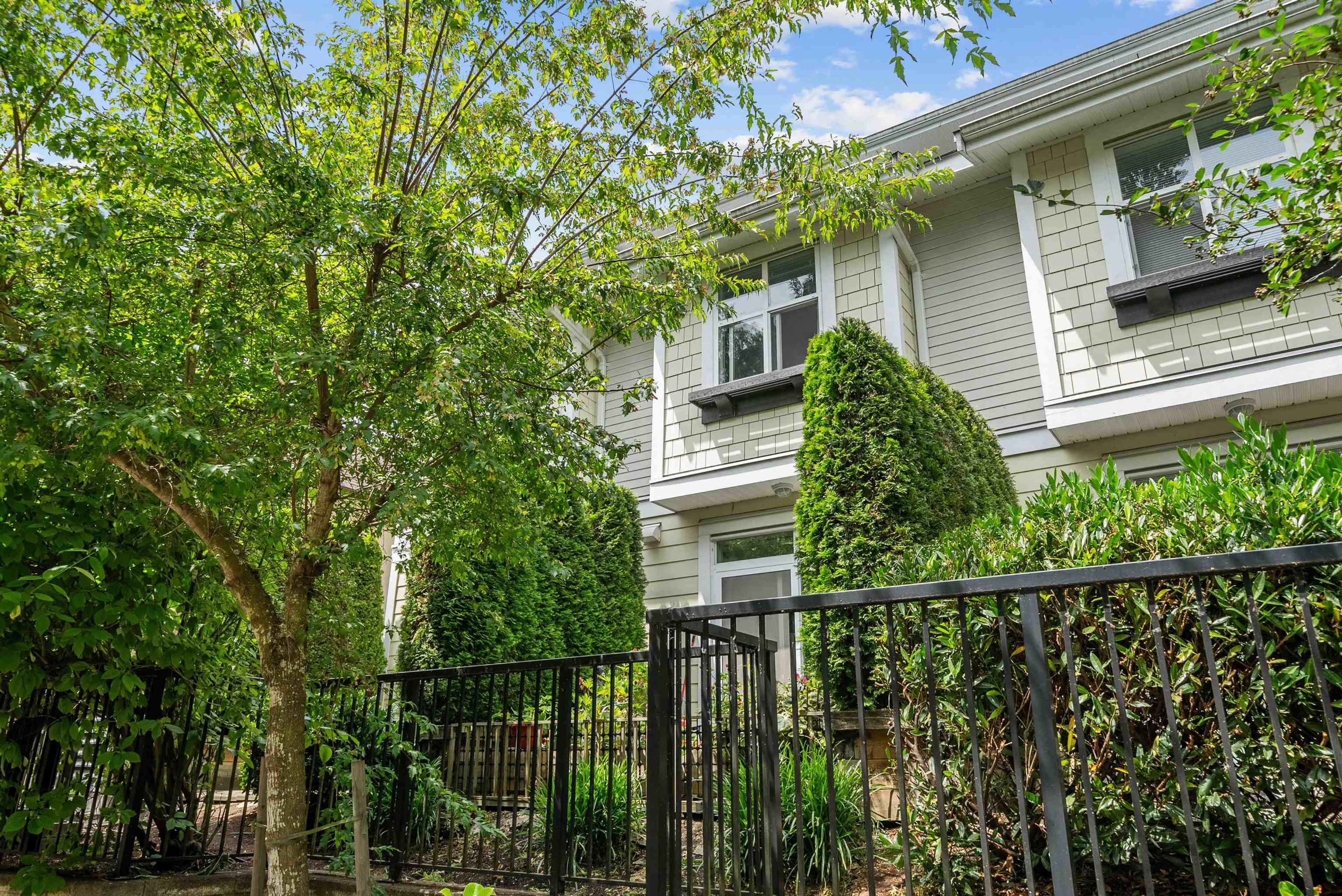 7250 18th Avenue, Burnaby - Exteriors - Photo 2