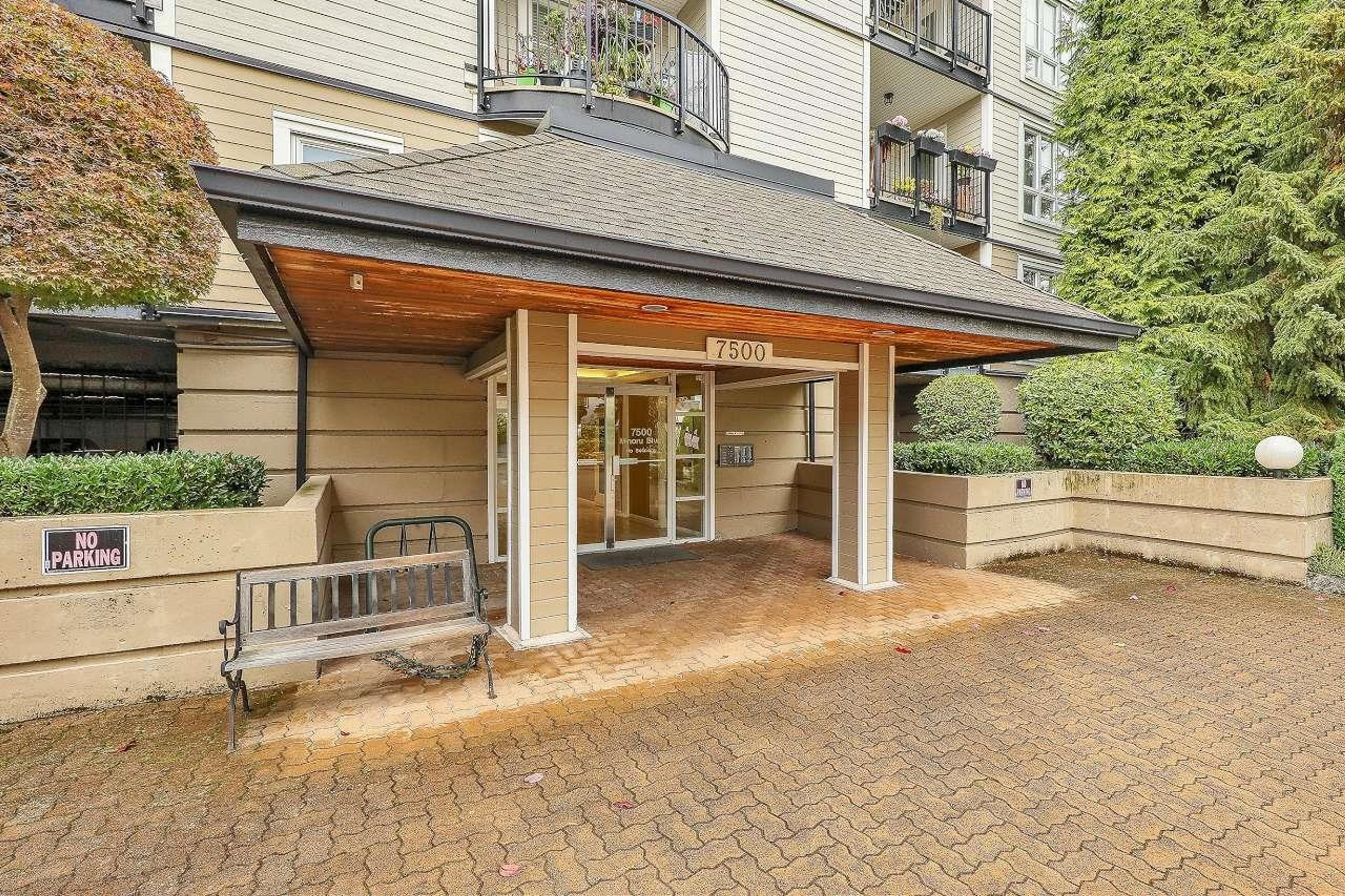 7500 Minoru Boulevard, Richmond - Exteriors - Photo 2