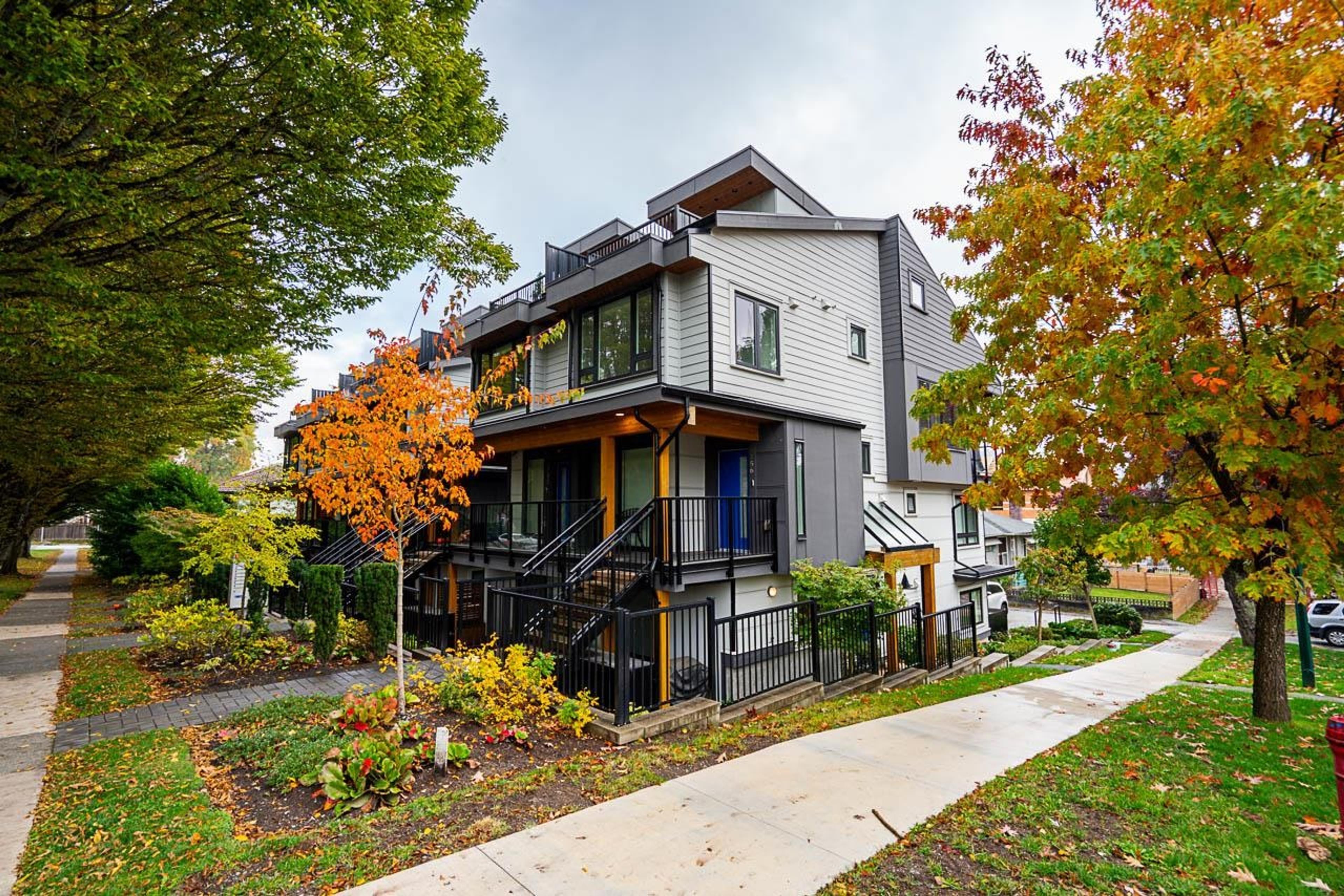 4736 Duchess Street, Vancouver - Exteriors - Photo 2