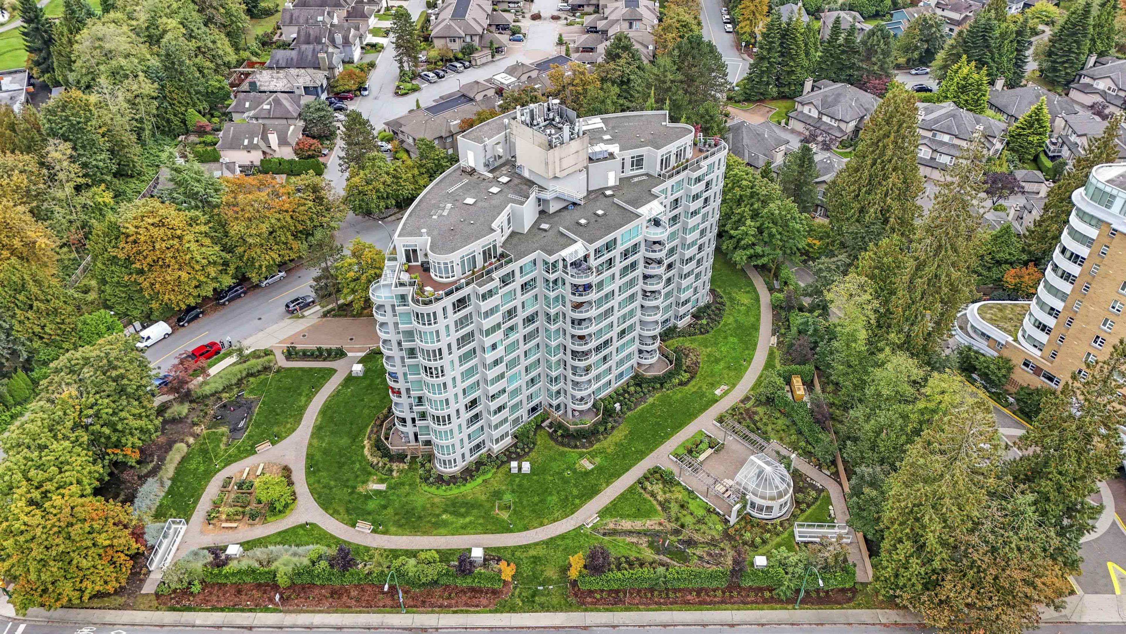 995 Roche Point Drive, North Vancouver - Exteriors - Full Complex View, Drone/Aerial View - Photo 2