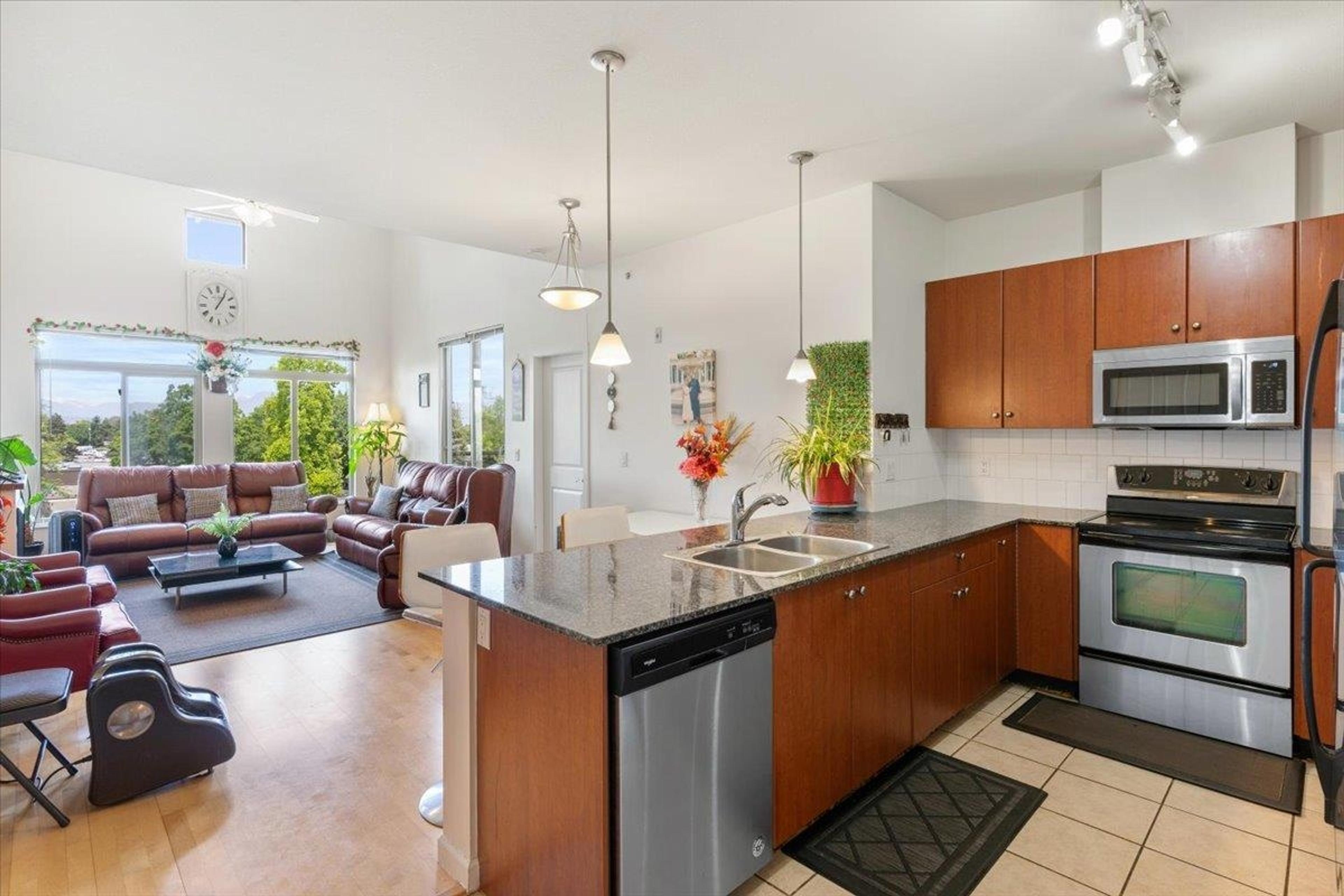 #415 10180 153 STREET - Image 2