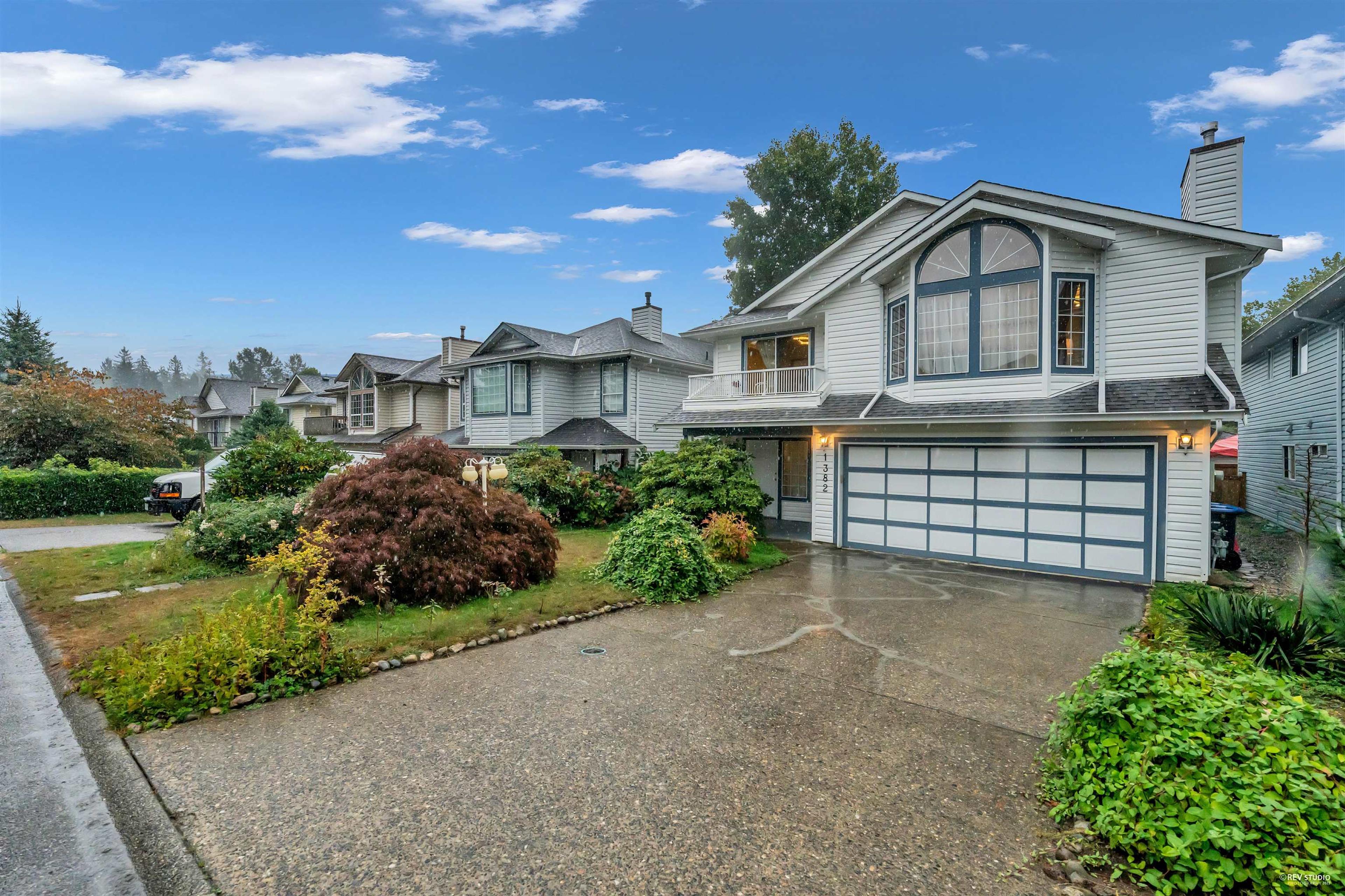 1382 SUTHERLAND AVENUE - Main Image