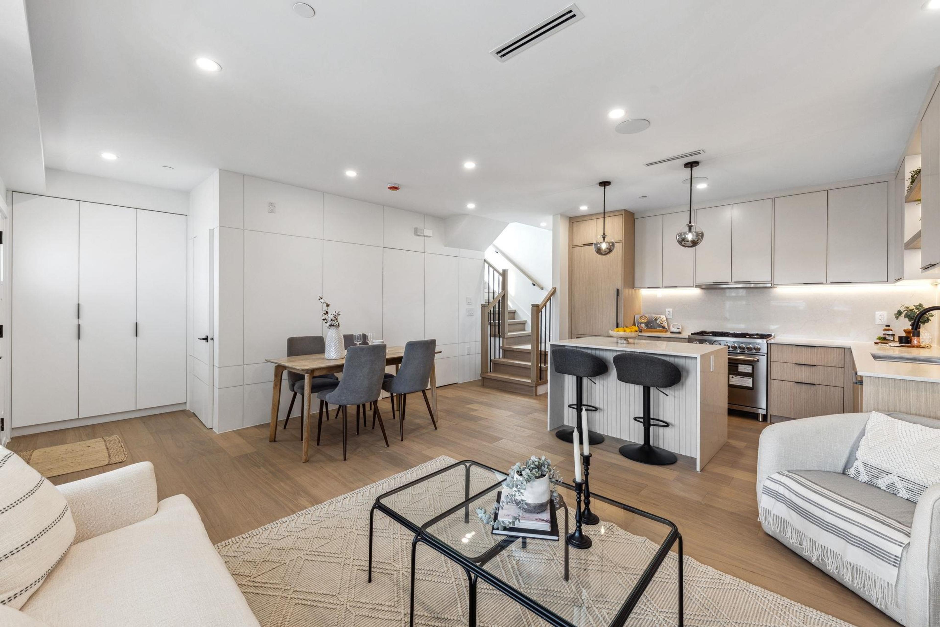 3381 VICTORIA DRIVE - Image 2