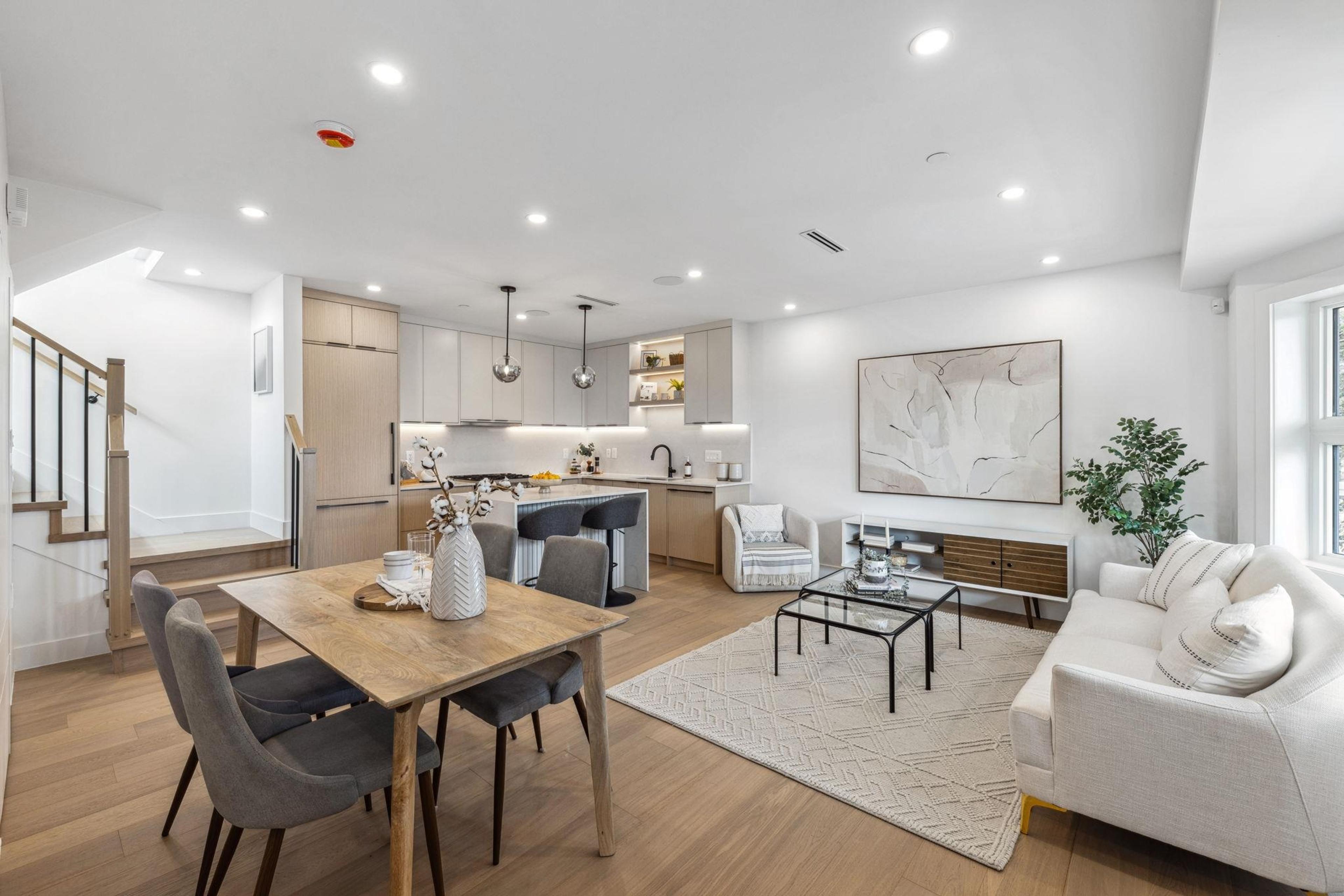 3381 VICTORIA DRIVE - Main Image