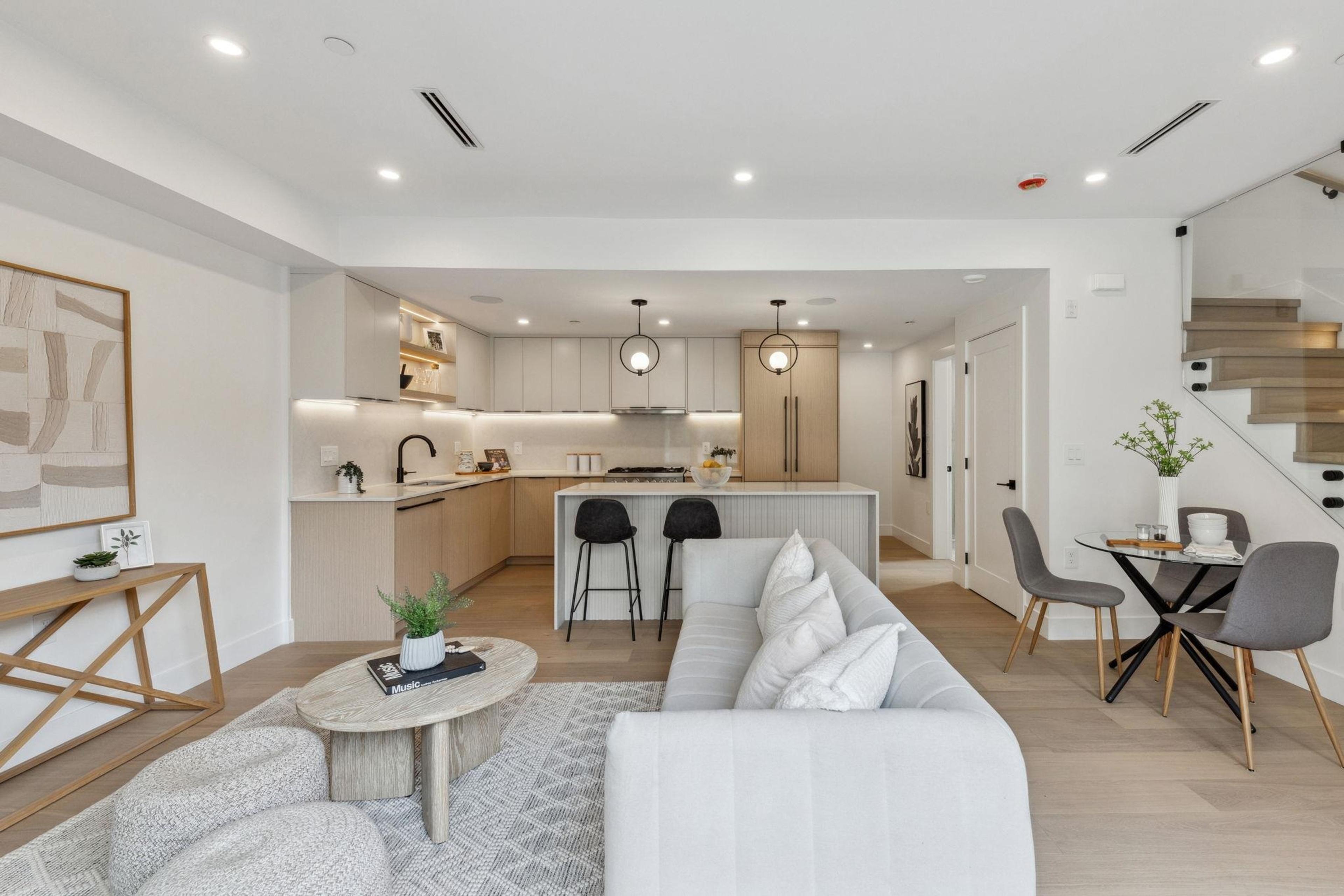 3383 VICTORIA DRIVE - Image 3