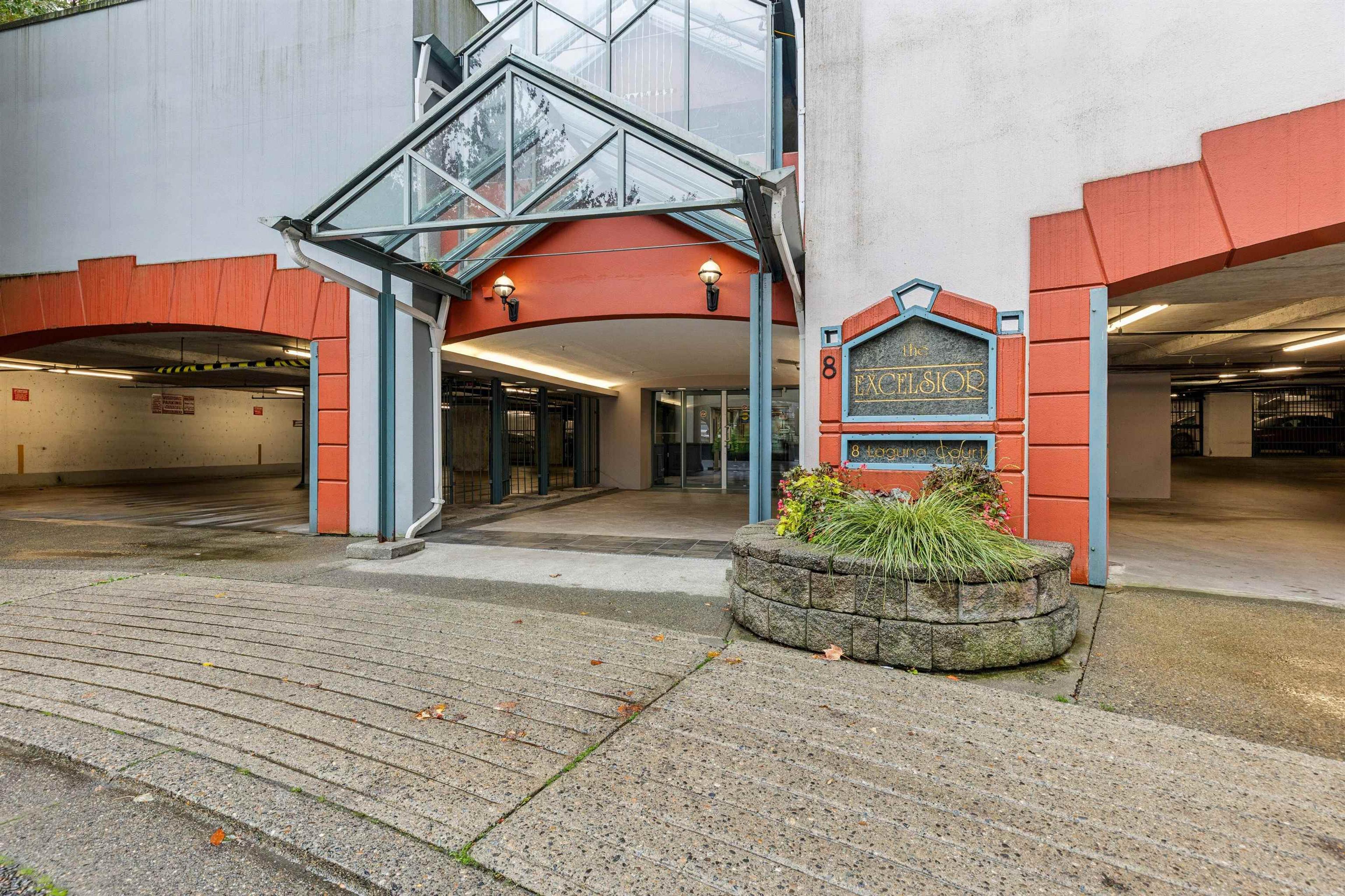 8 Laguna Court, New Westminster - Exteriors - Photo 1