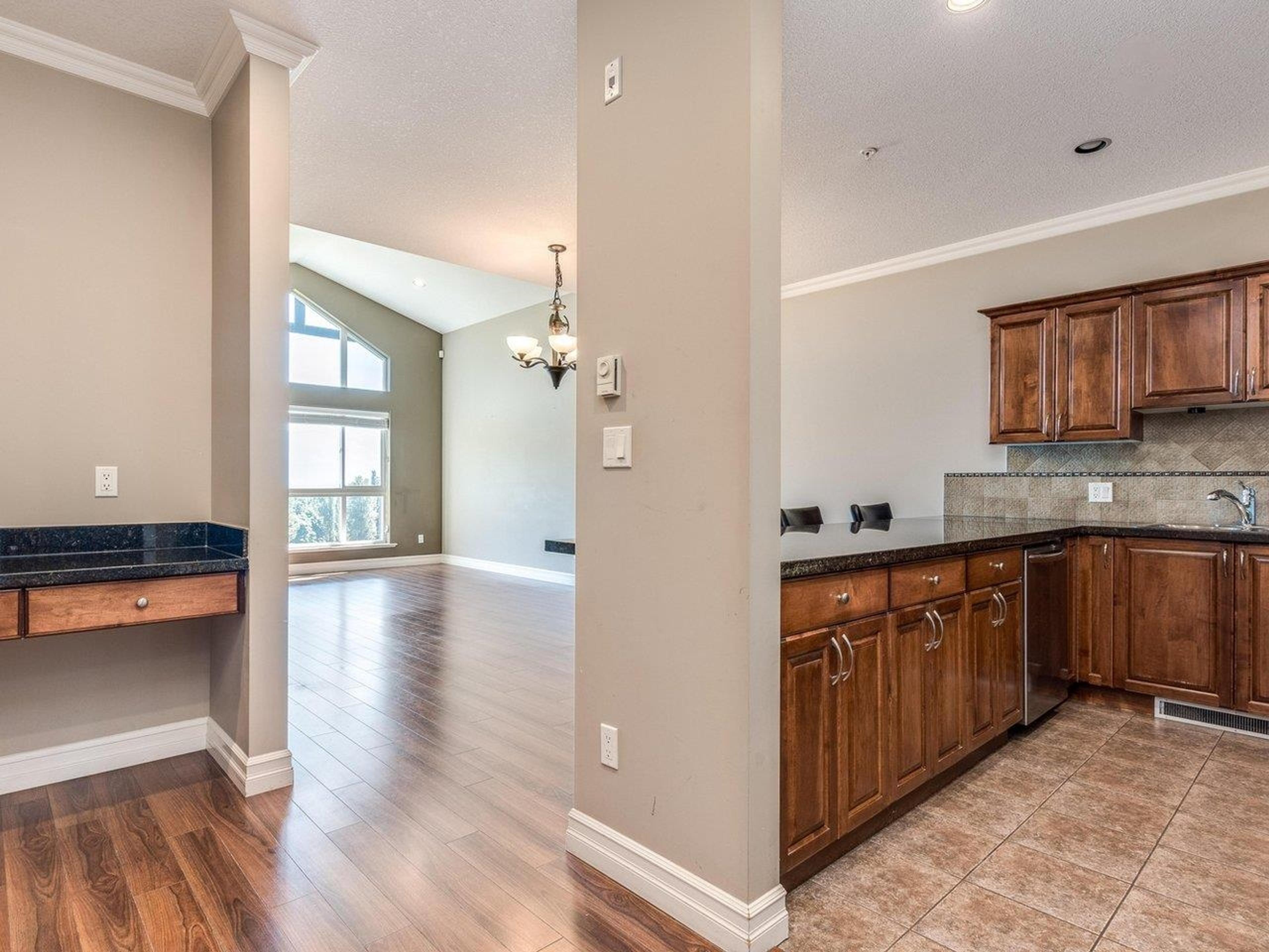 #307 33755 7TH AVENUE - Image 3