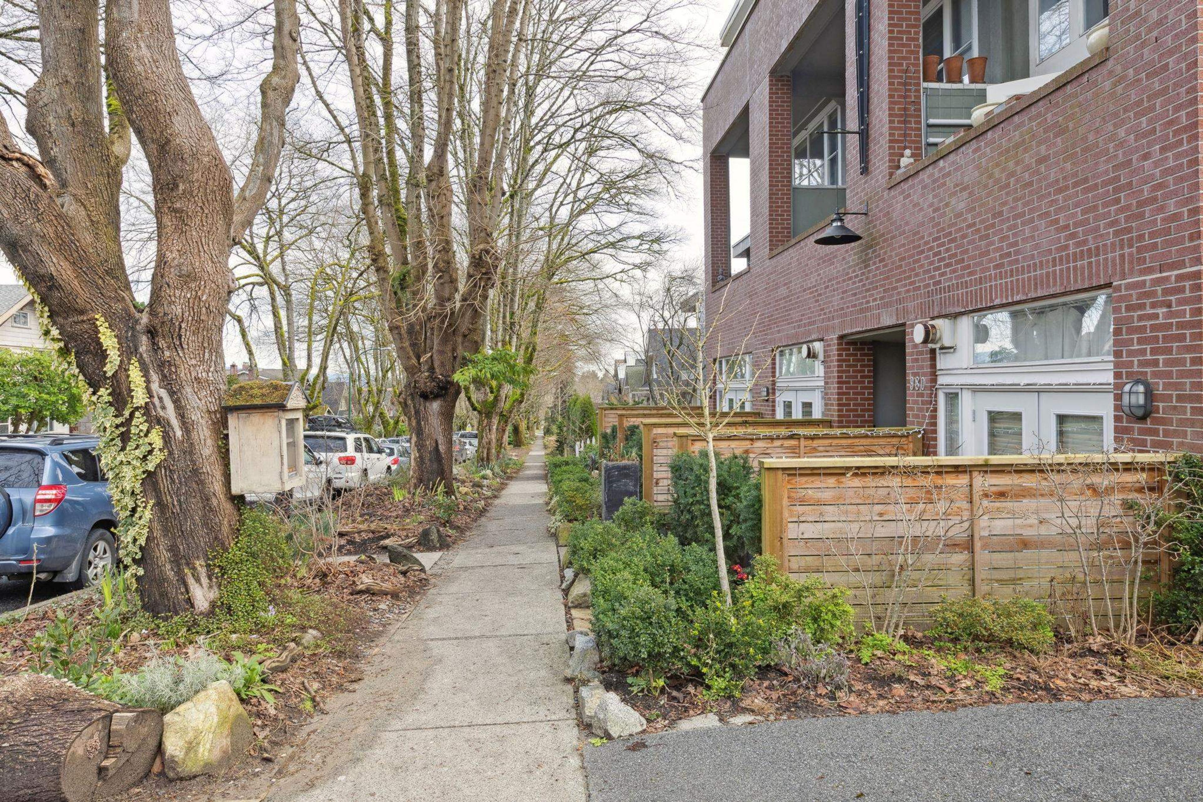 980 W 22nd Avenue, Vancouver - Exteriors - Photo 2