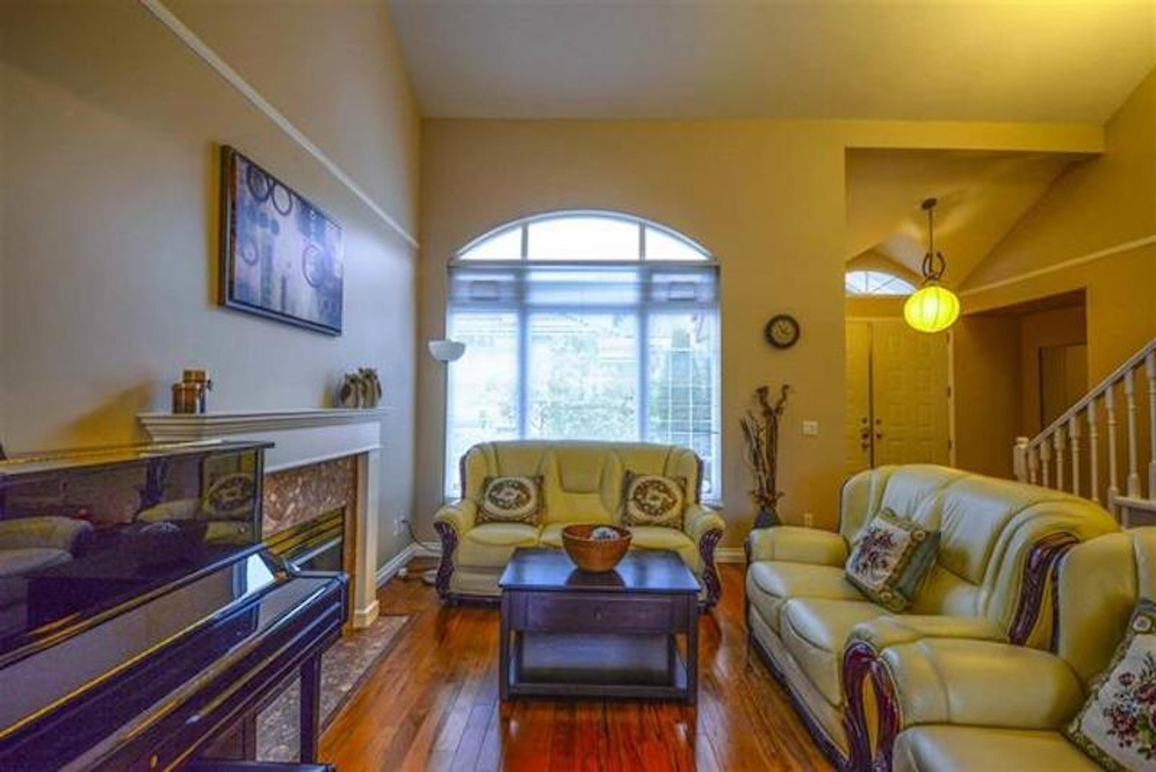 1590 PLATEAU CRESCENT - Image 2