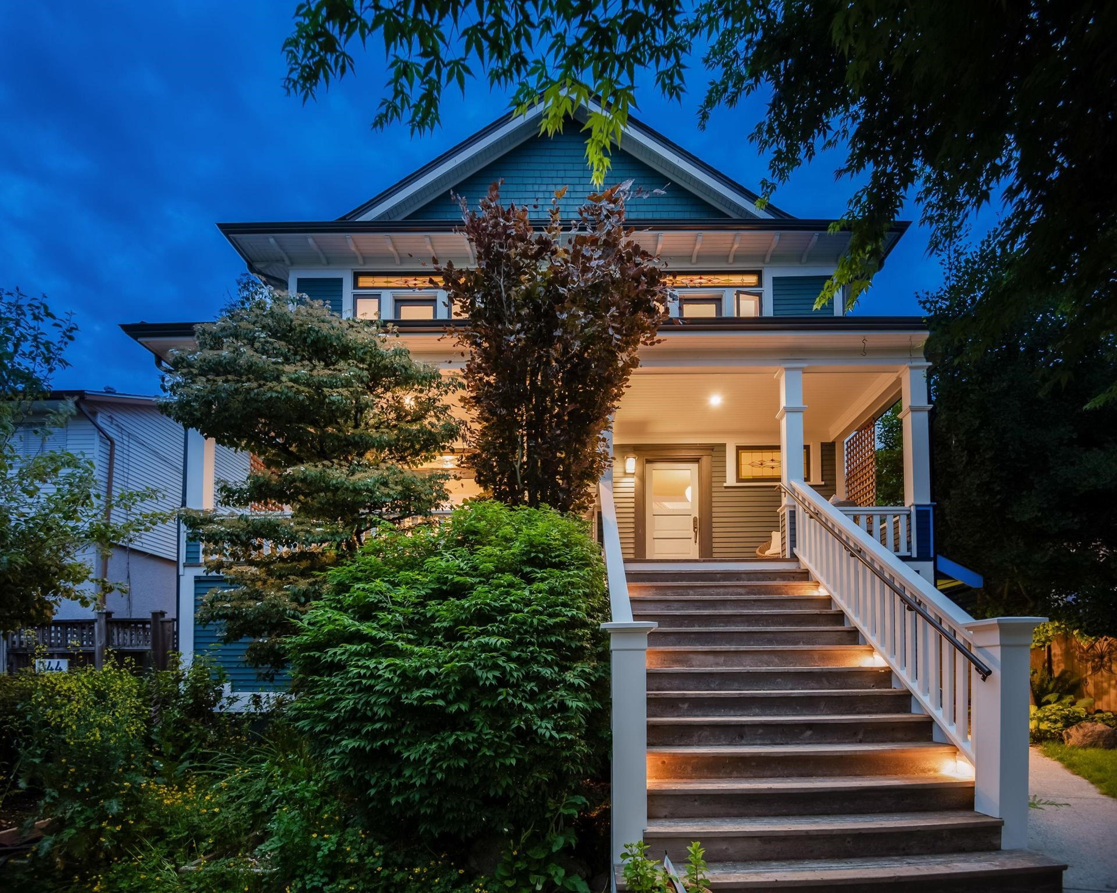 346 E 5th Street, North Vancouver - Exteriors - Photo 2