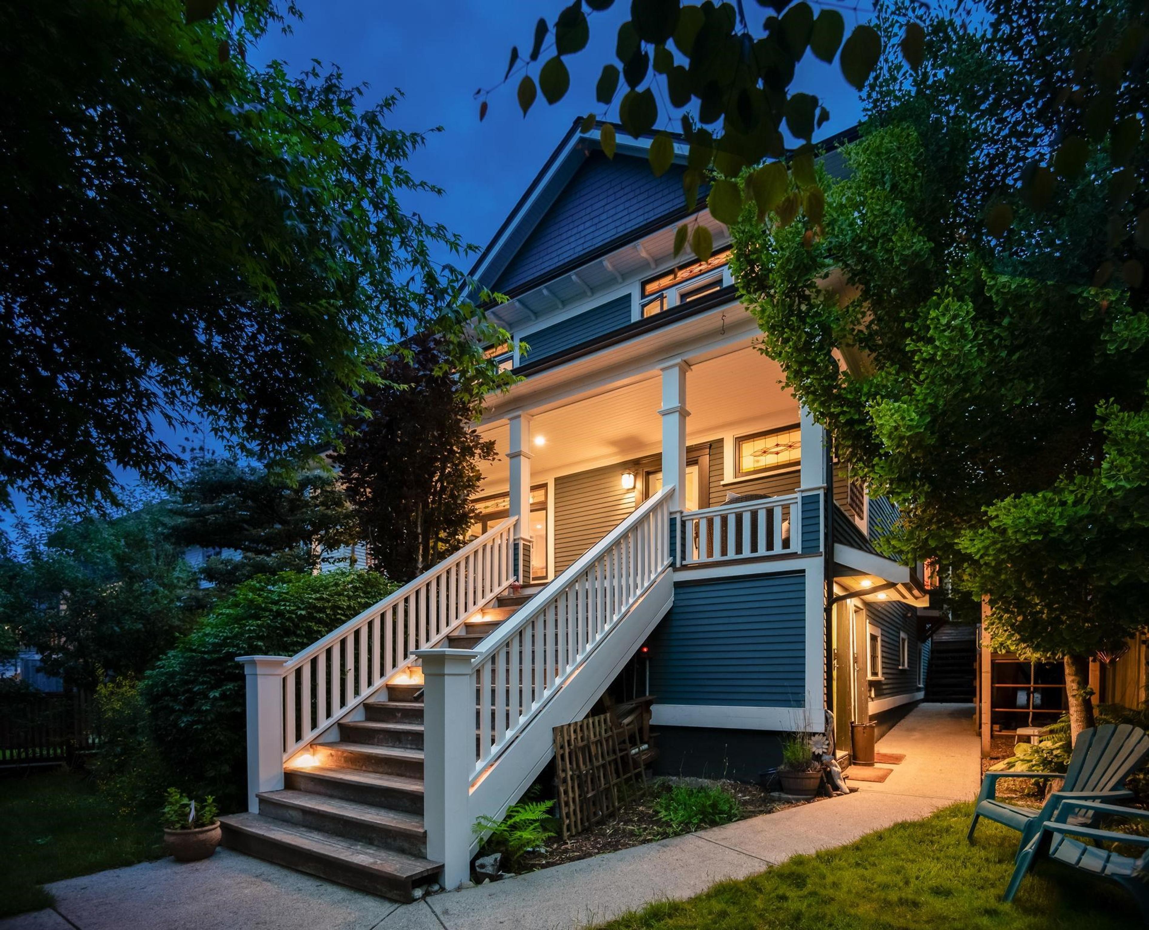 346 E 5th Street, North Vancouver - Exteriors - Photo 3