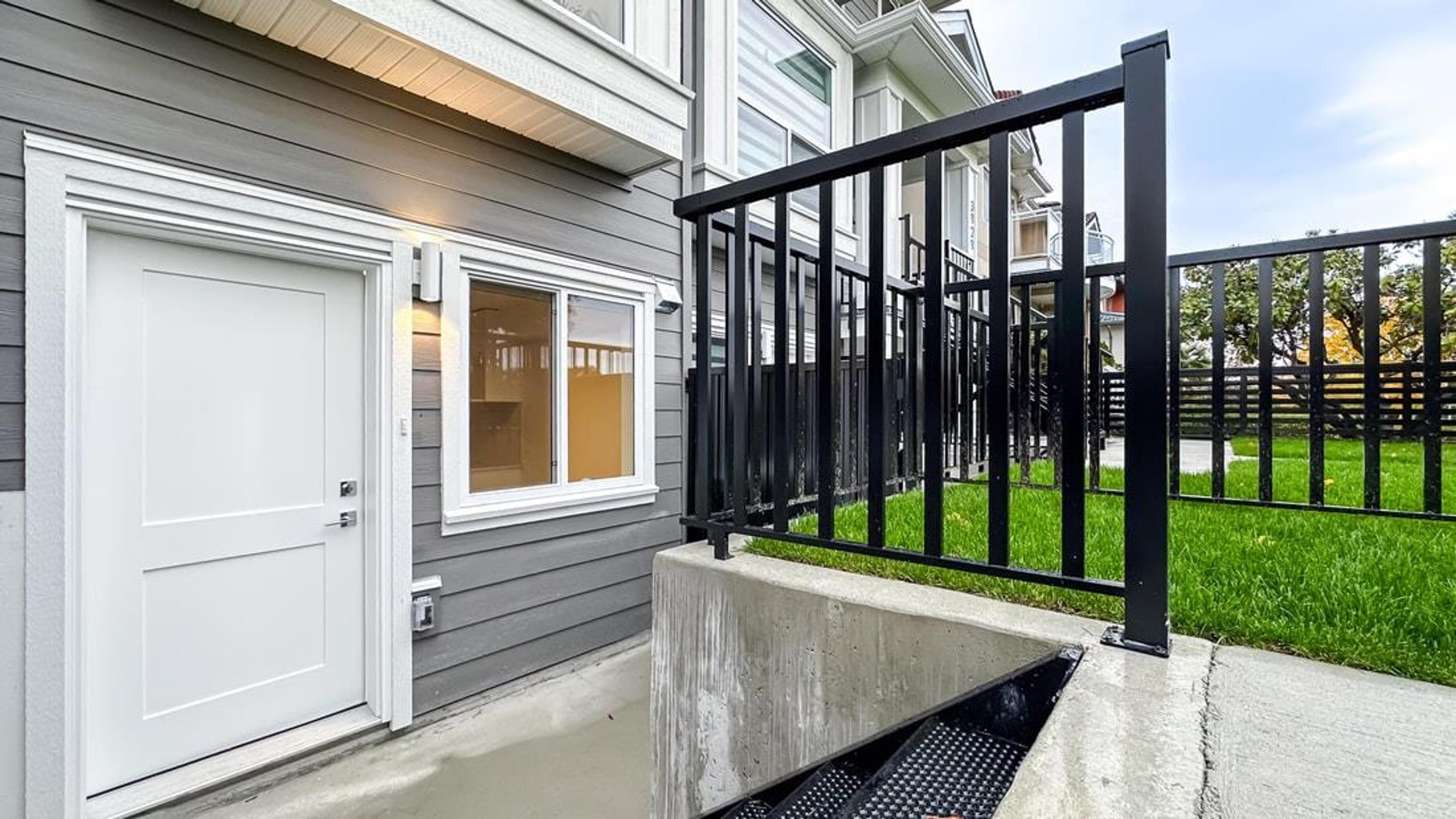 3927 Forest Street, Burnaby - Exteriors - Photo 4