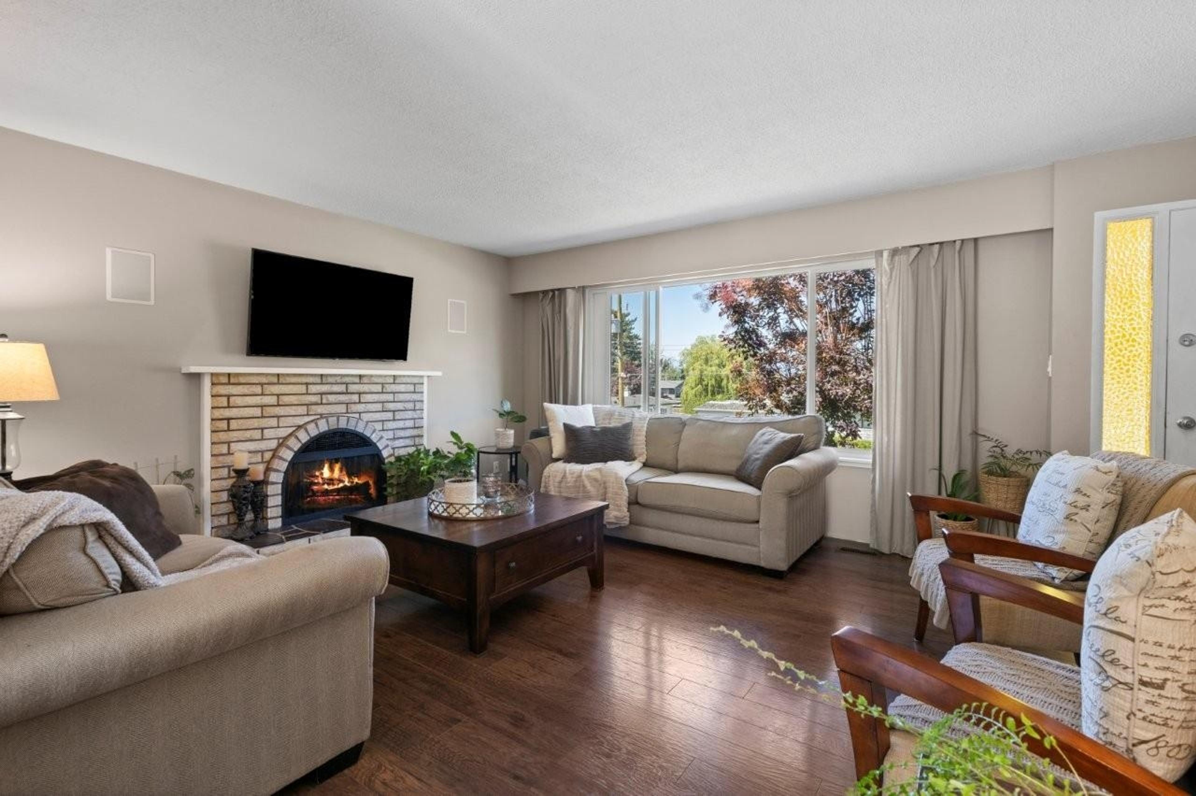 34448 ETON CRESCENT - Image 2