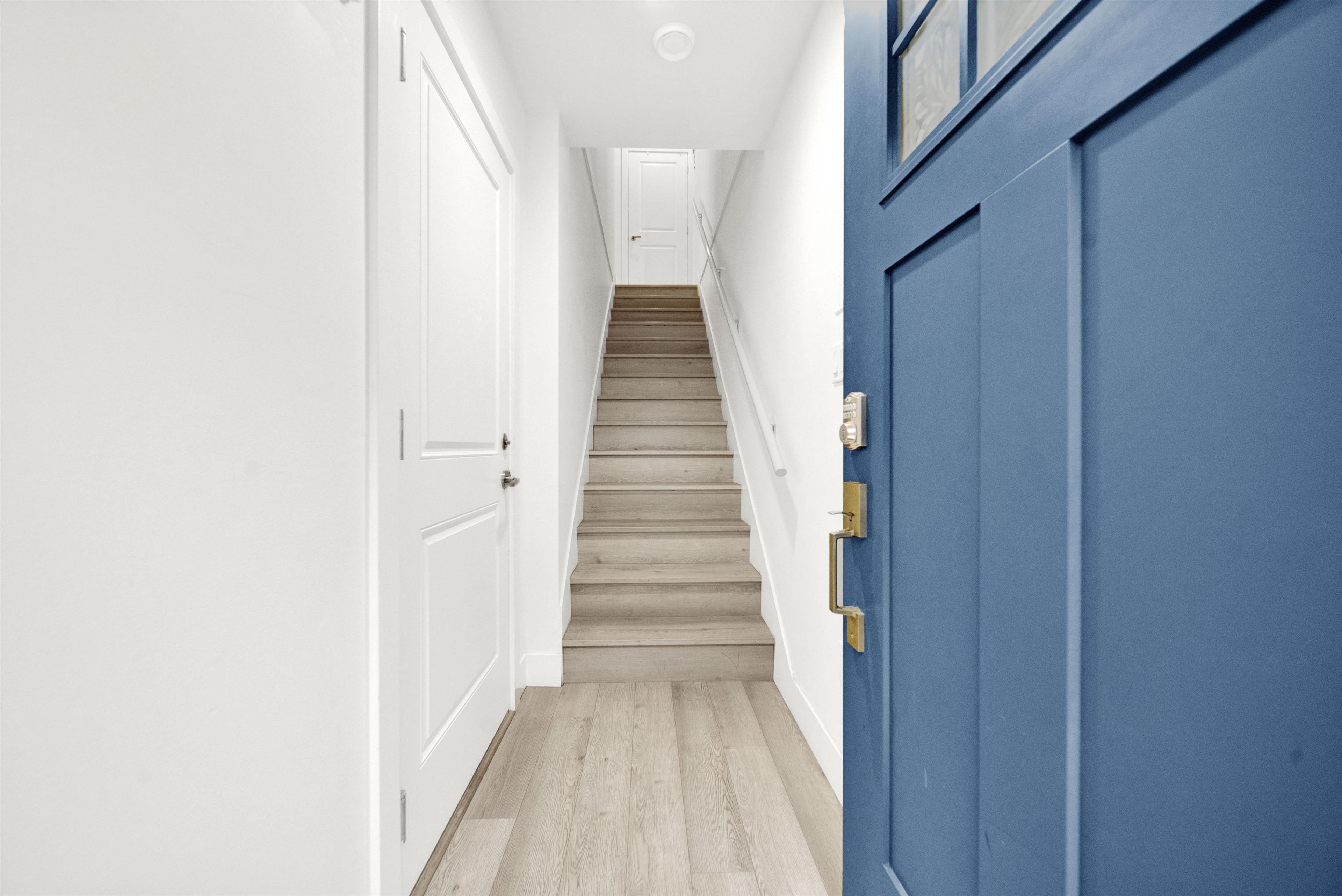 #33 10488 124 STREET - Image 2