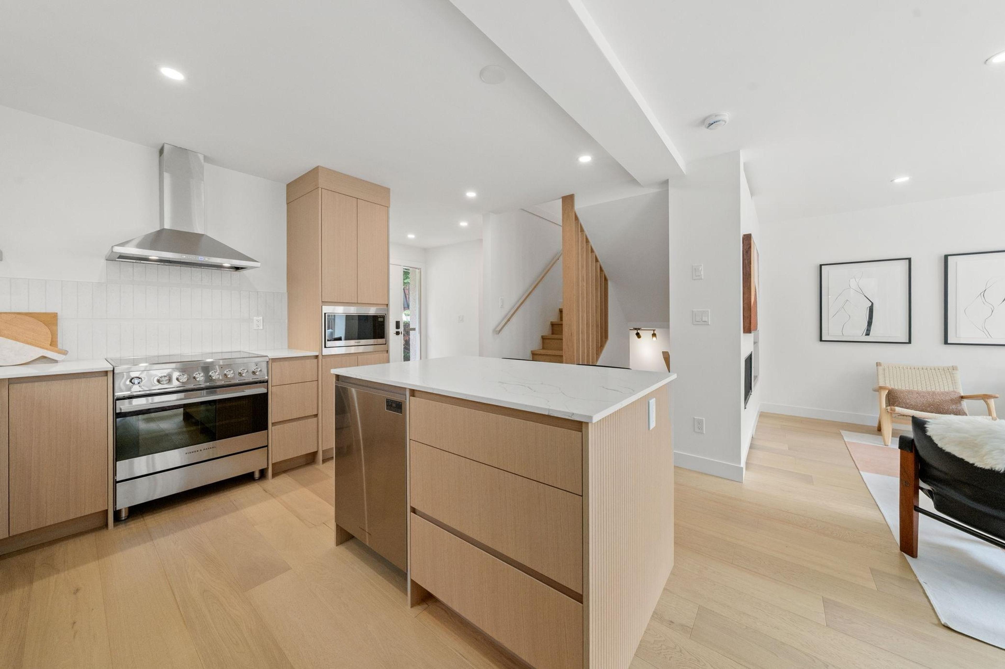 #18 901 W 17TH STREET - Image 2