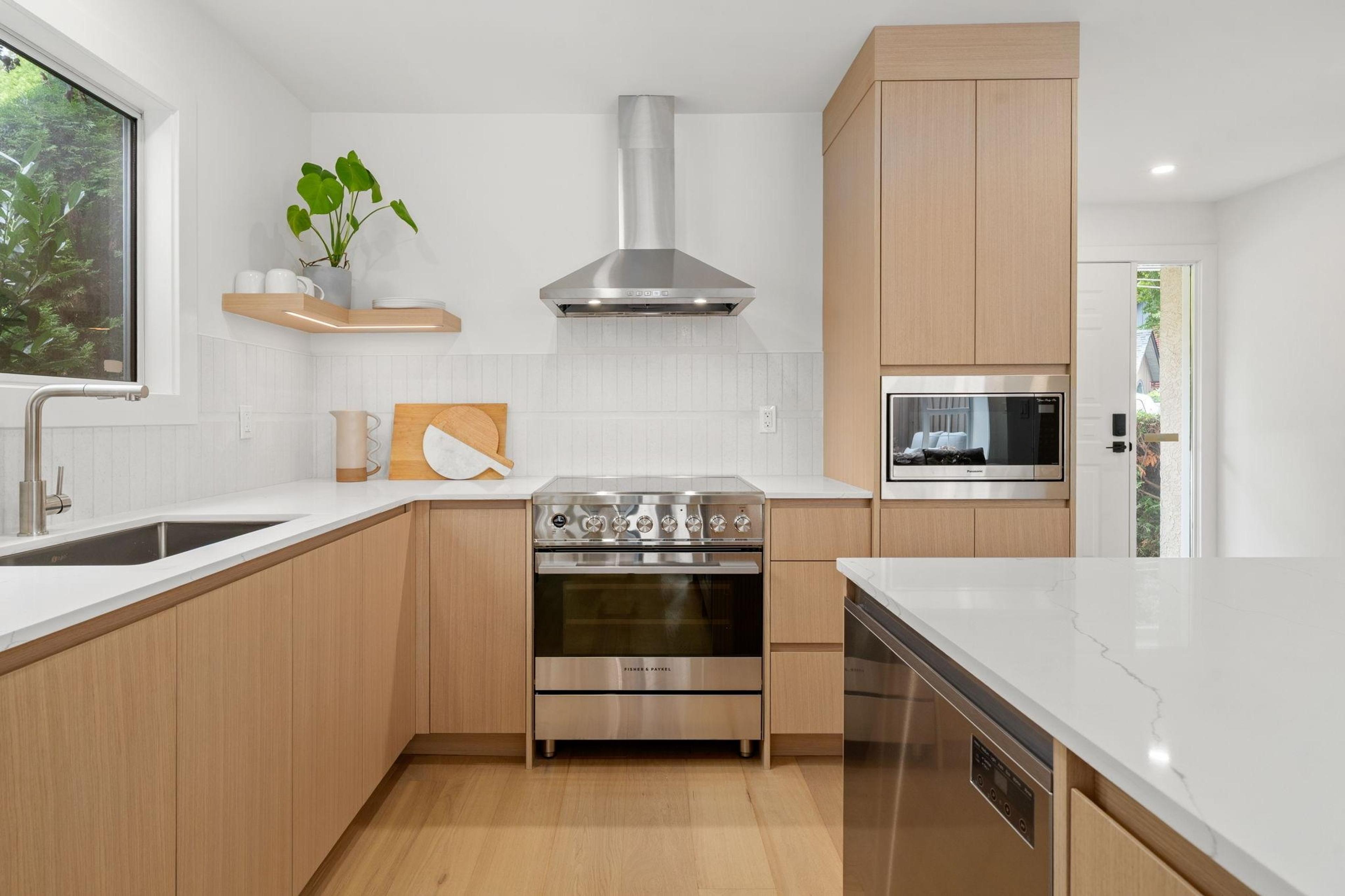 #18 901 W 17TH STREET - Image 3