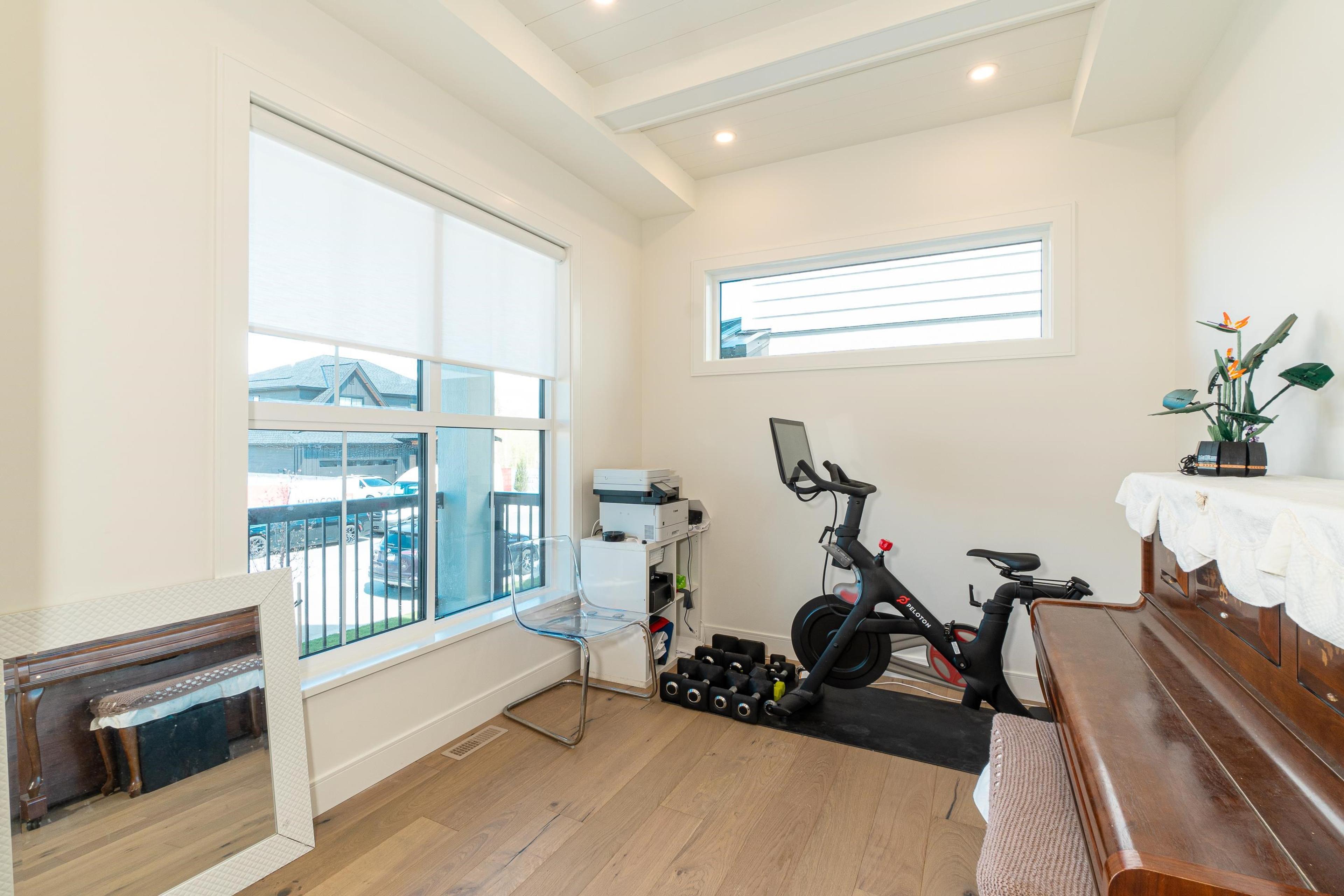 19656 76B AVENUE - Image 2