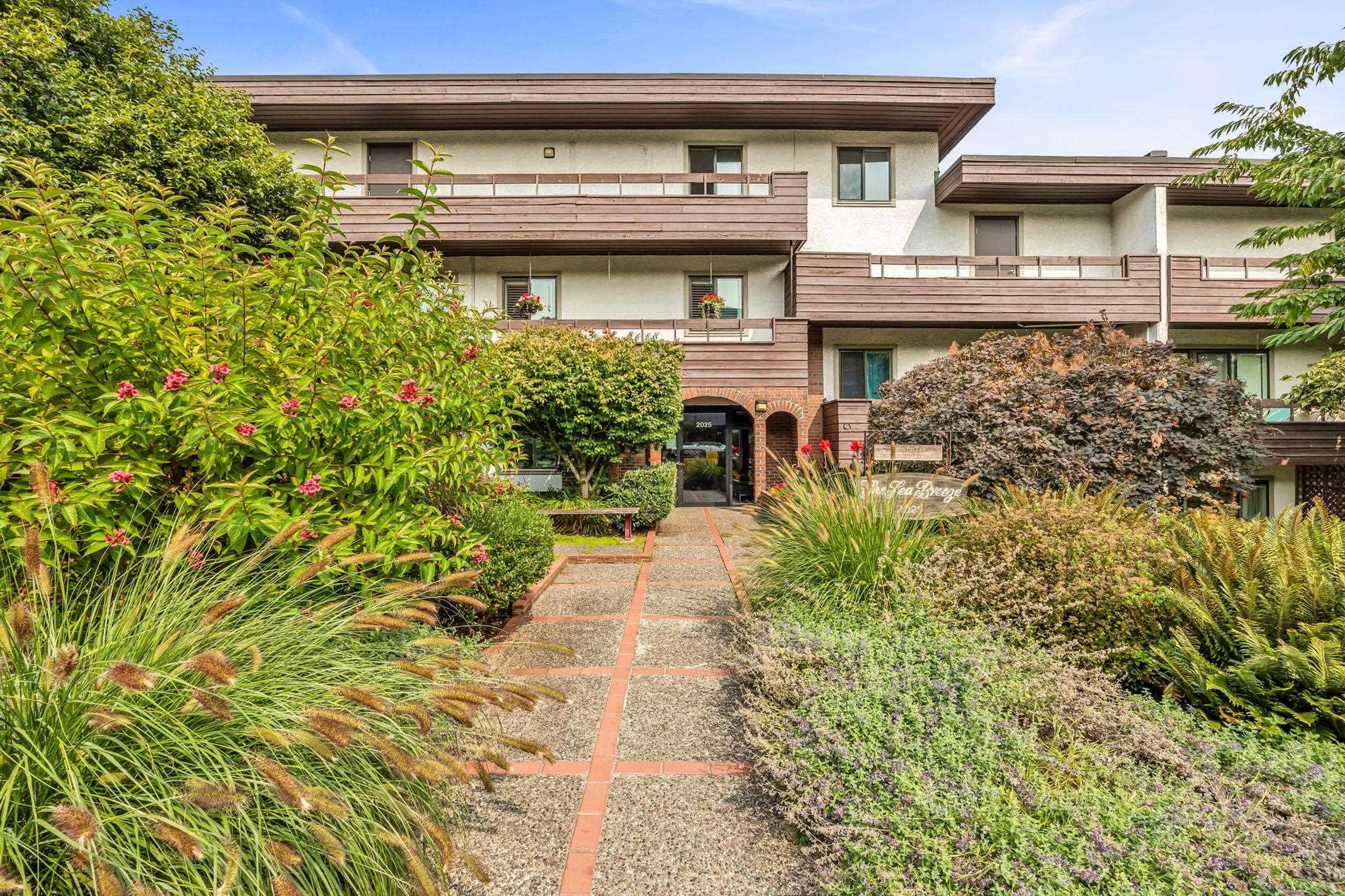 2025 W 2nd Avenue, Vancouver - Exteriors - Photo 1