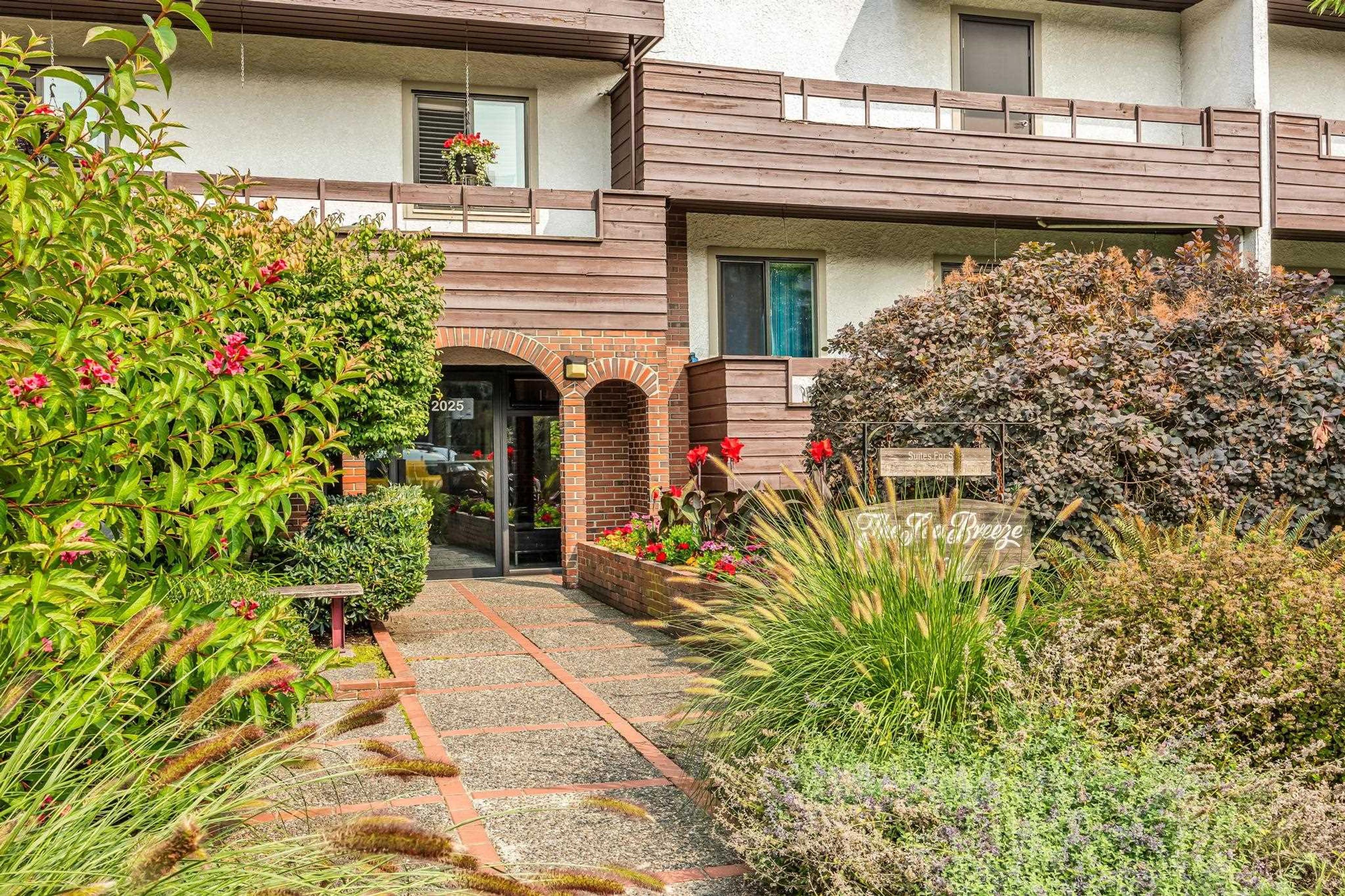 2025 W 2nd Avenue, Vancouver - Exteriors - Photo 2