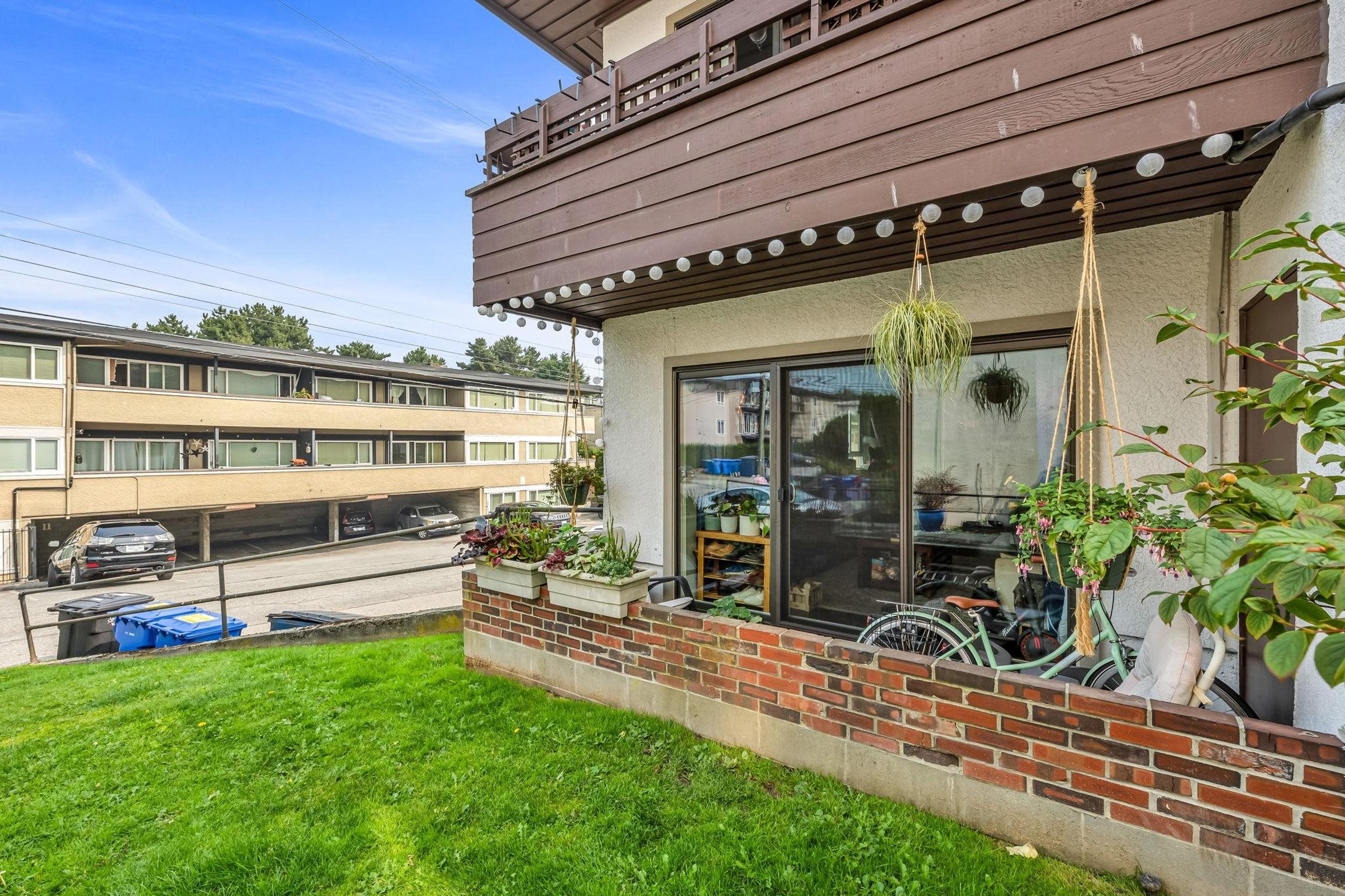 2025 W 2nd Avenue, Vancouver - Exteriors - Photo 4