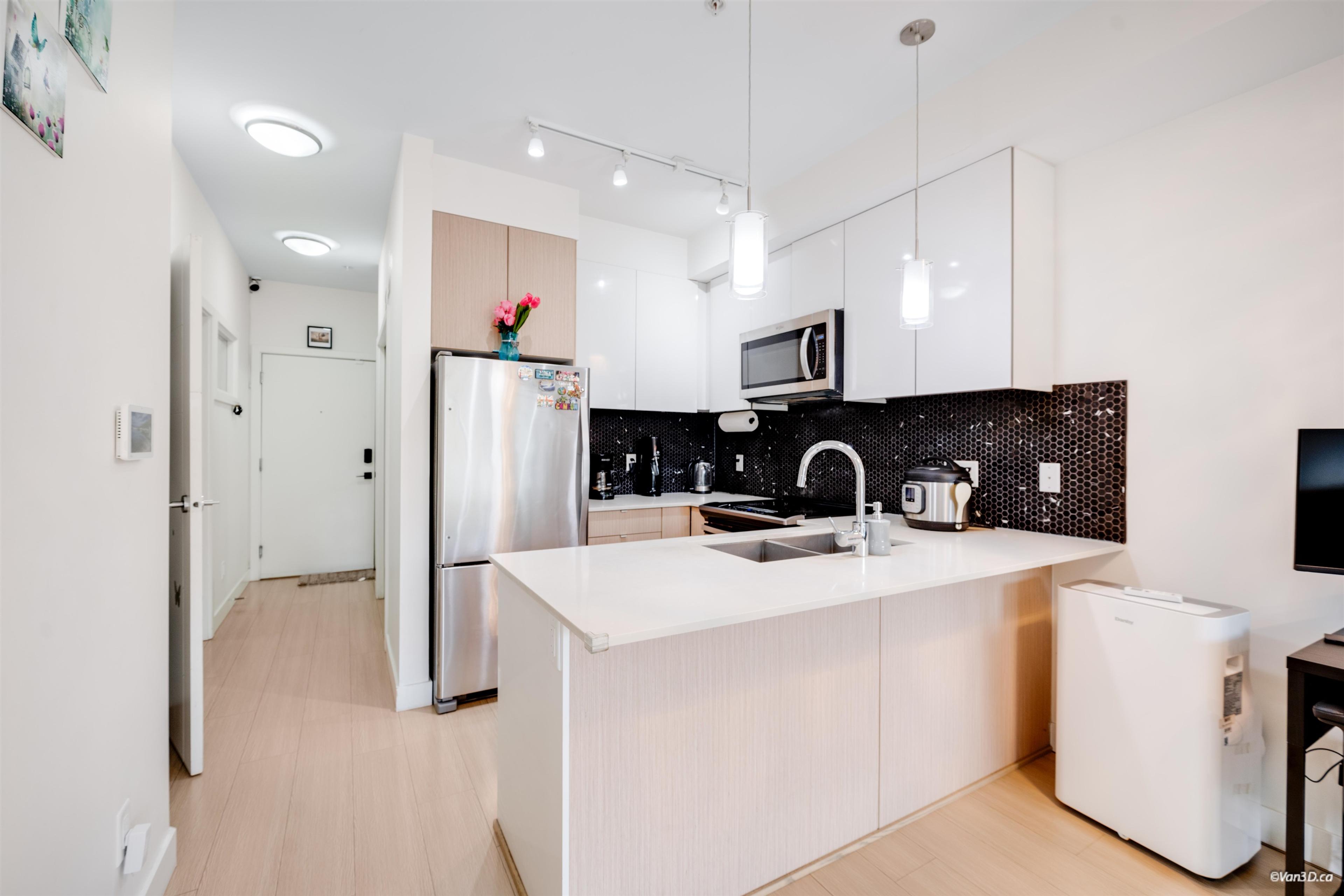 #104 6438 195A STREET - Image 2